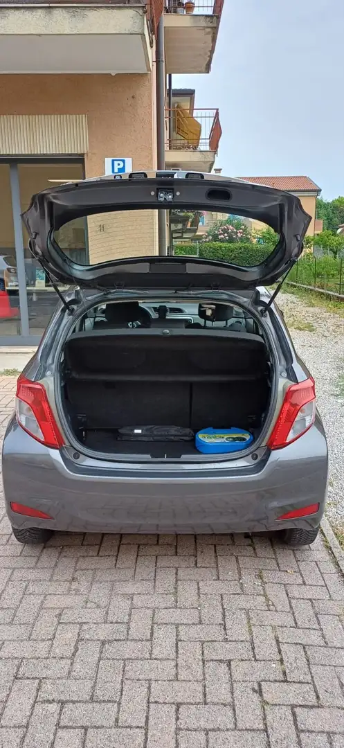 Toyota Yaris Yaris III 2011 3p 1.0 Active Grigio - 2
