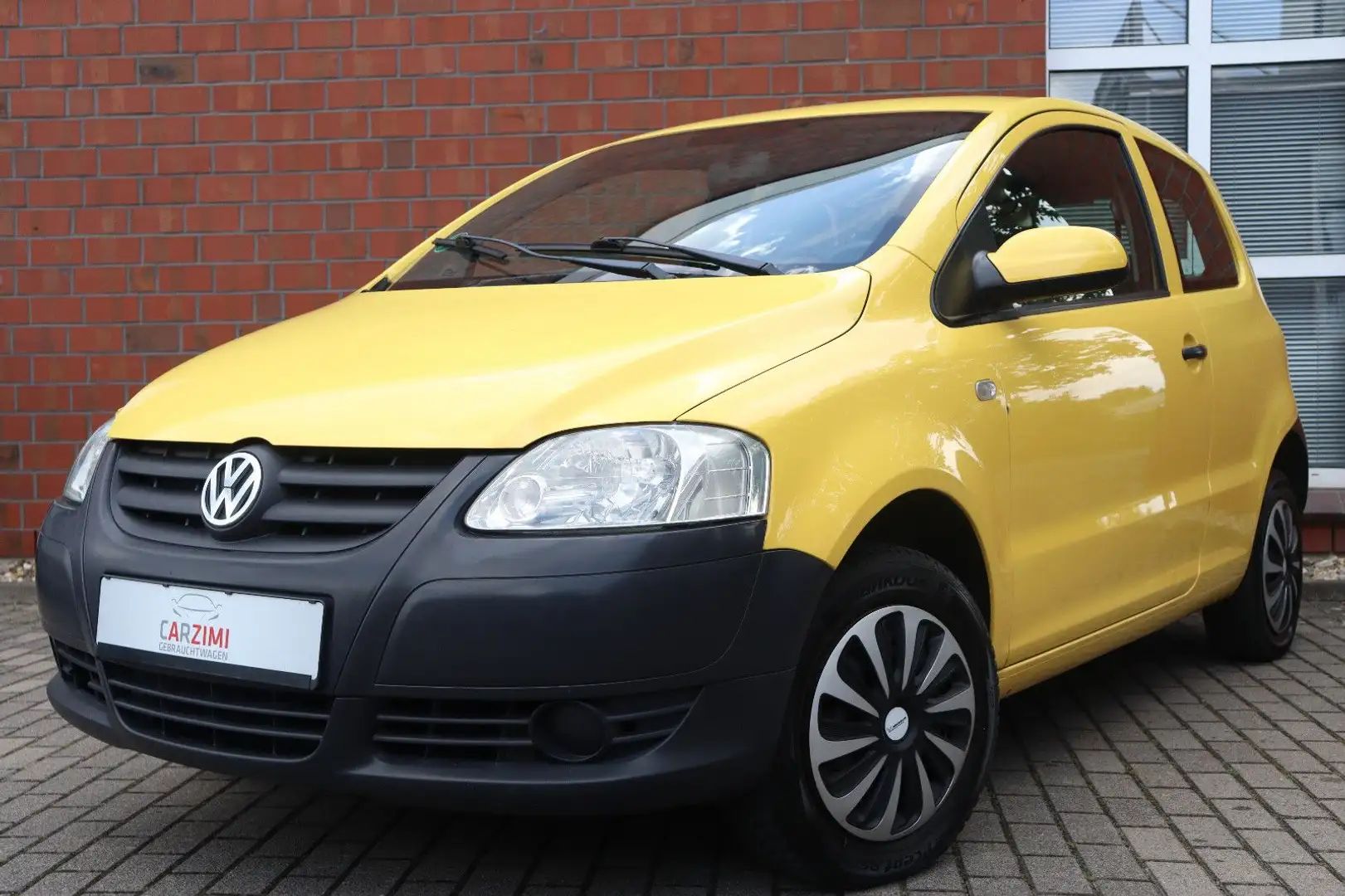 Volkswagen Fox Basis 1.2 TÜV 04/2027 Jaune - 1