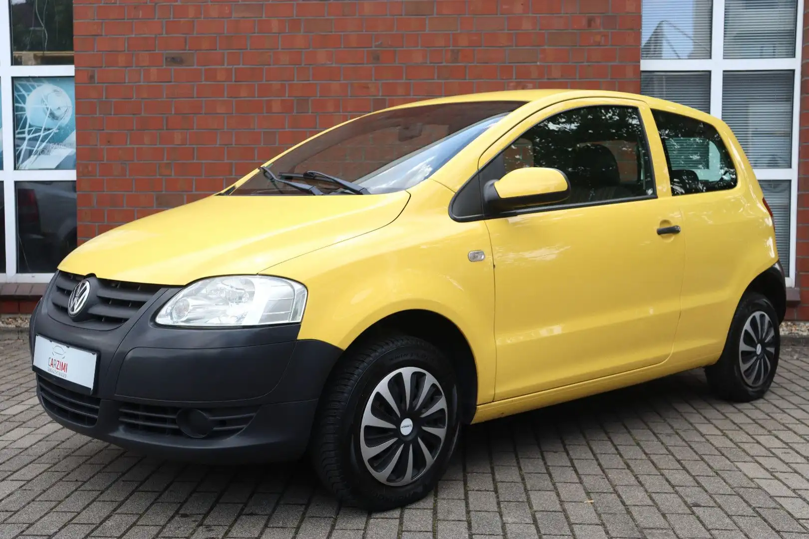 Volkswagen Fox Basis 1.2 TÜV 04/2027 Jaune - 2