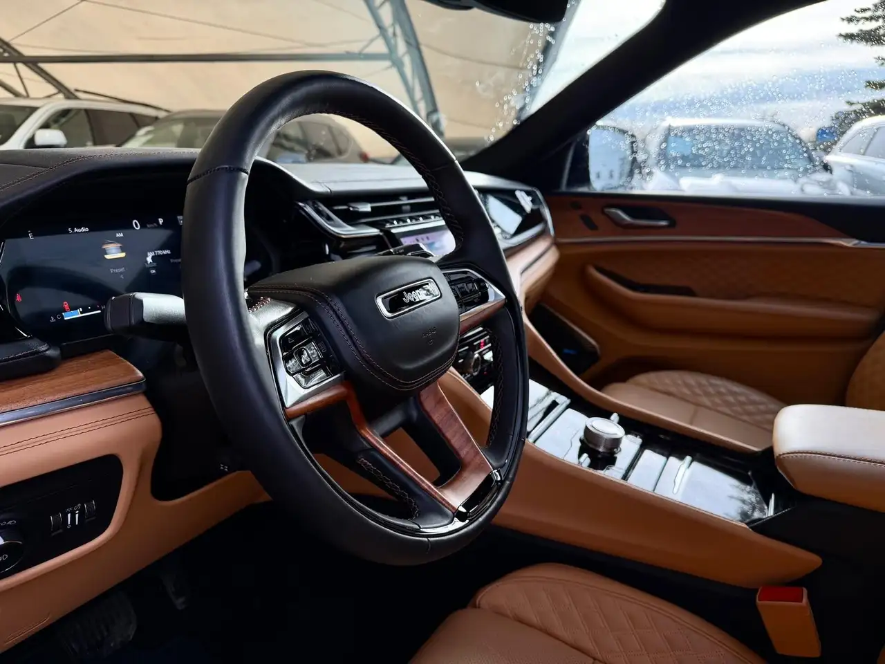Jeep Grand Cherokee снимка Jeep Grand Cherokee