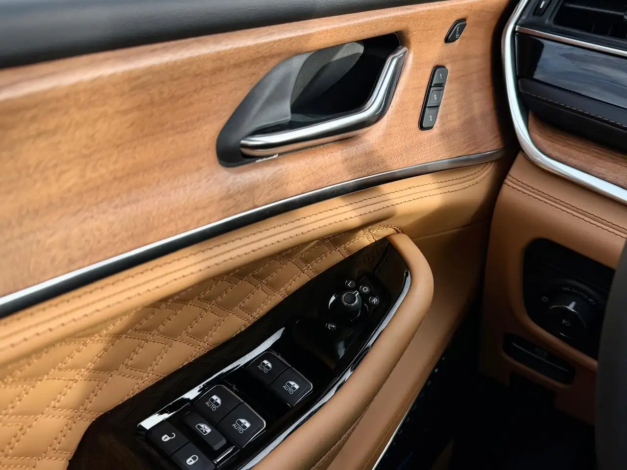 Jeep Grand Cherokee снимка Jeep Grand Cherokee