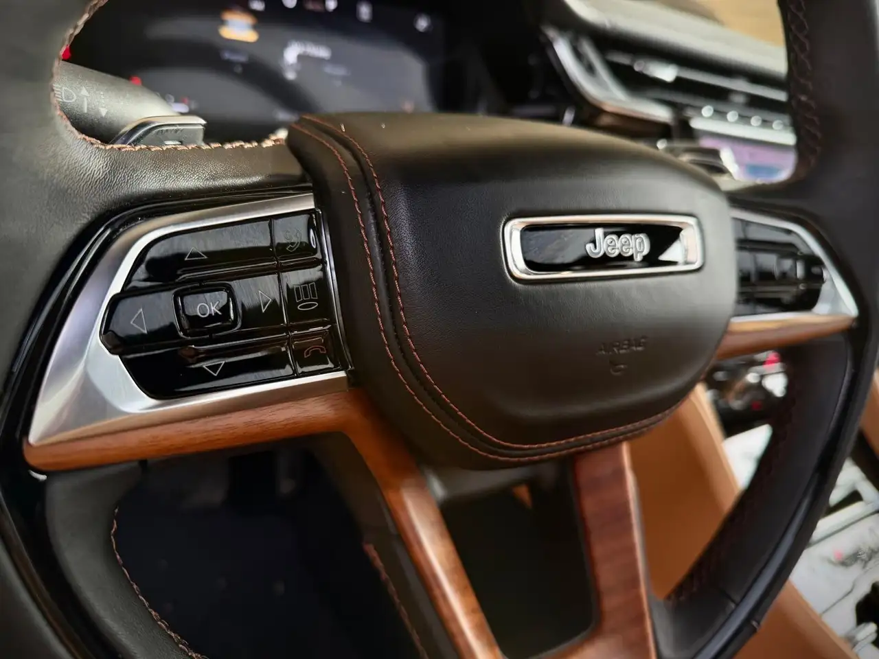 Jeep Grand Cherokee снимка Jeep Grand Cherokee