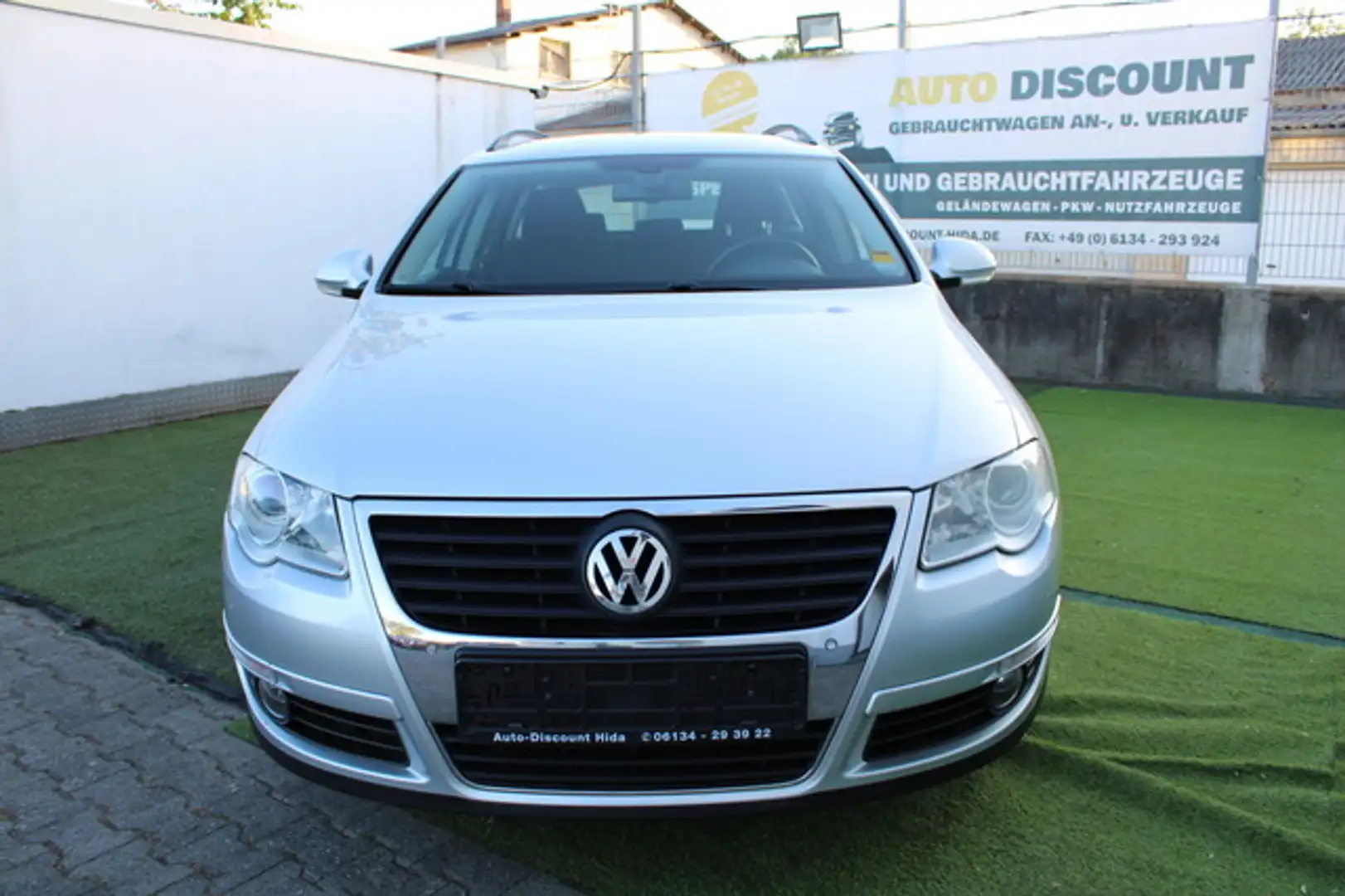 Volkswagen Passat Variant Trendline EcoFuel Plateado - 2