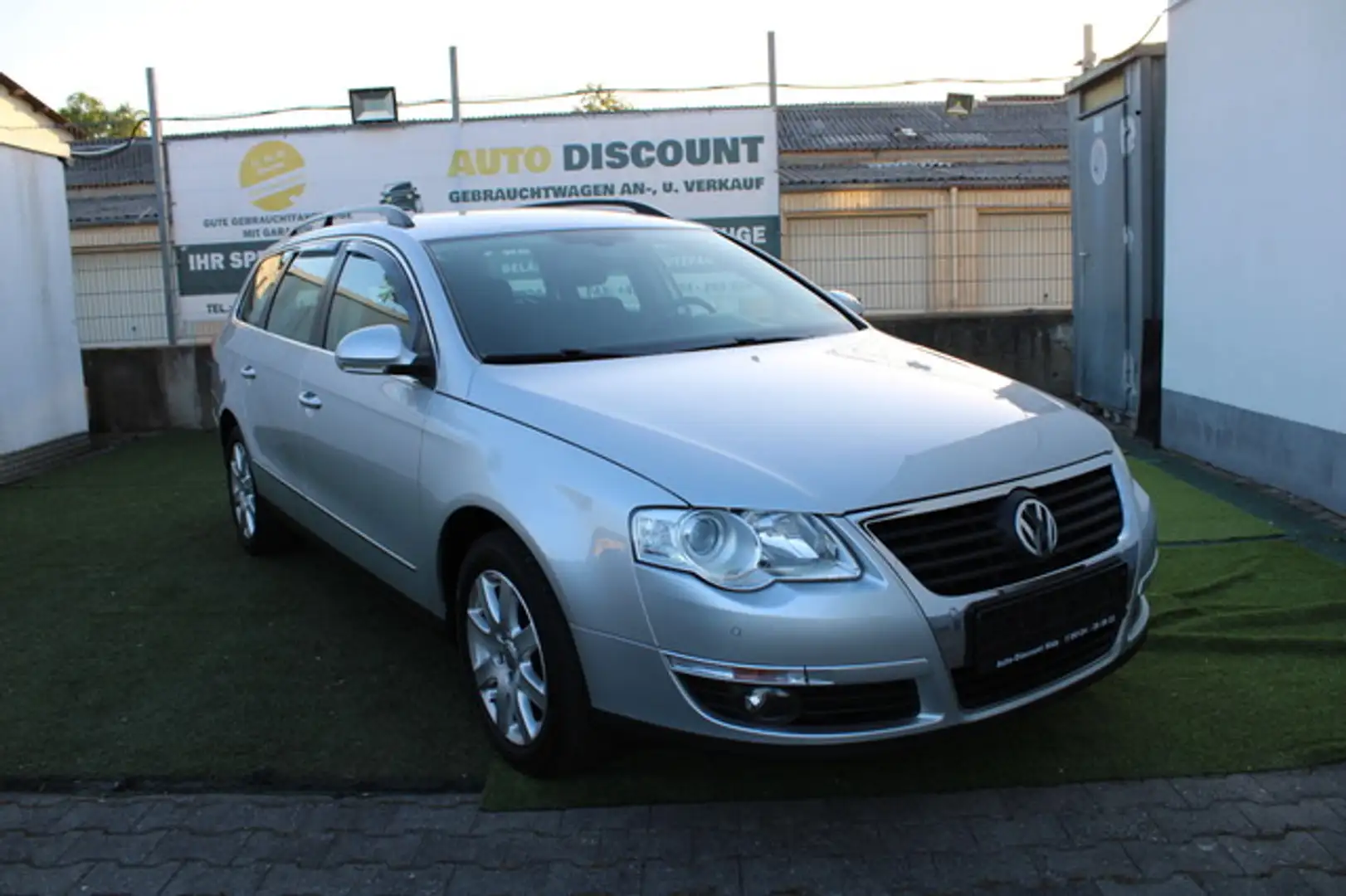 Volkswagen Passat Variant Trendline EcoFuel Plateado - 1