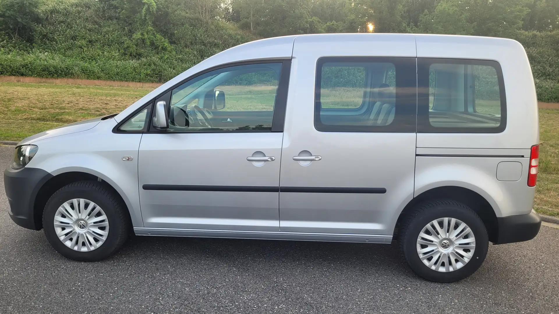 Volkswagen Caddy 1.2 (5-Si.) Trendline "erst 62.250 KM-Klima-1. Hd" Silber - 2
