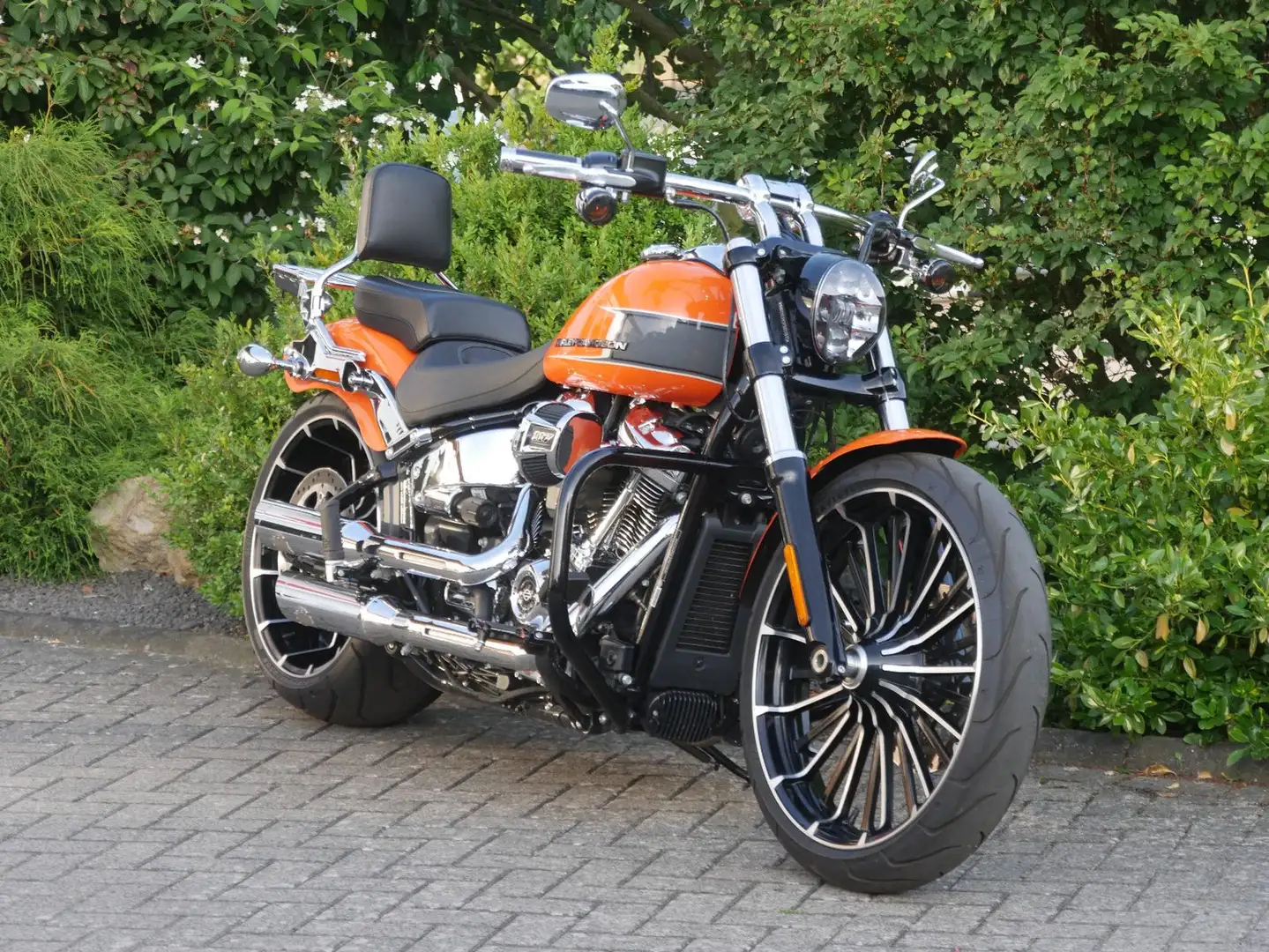Harley-Davidson Breakout FXBR mit Klappenauspuff Orange - 1