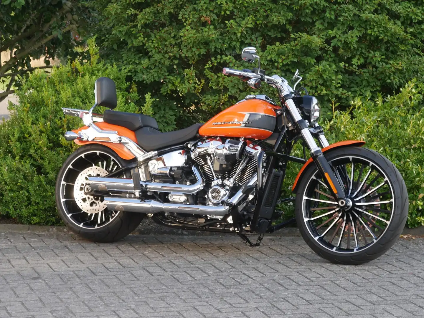 Harley-Davidson Breakout FXBR mit Klappenauspuff Orange - 2