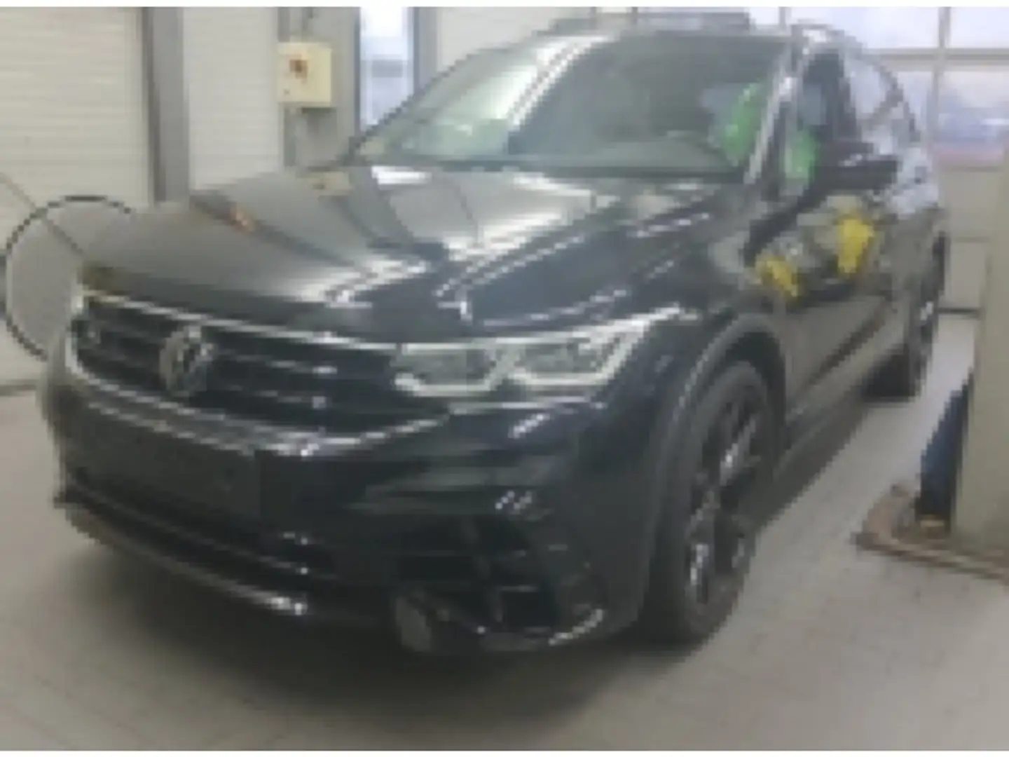 Volkswagen Tiguan 2.0 TSI DSG 4 Motion R Navi IQ.Light DCC Schwarz - 2