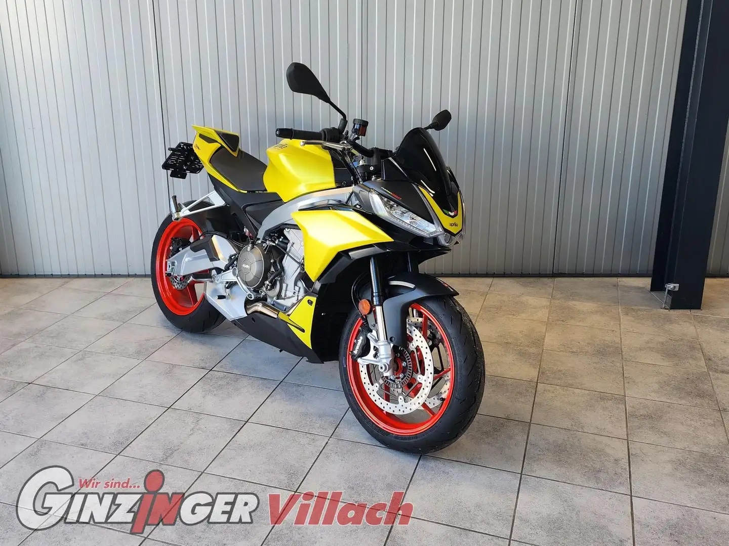 Aprilia Tuono - 1