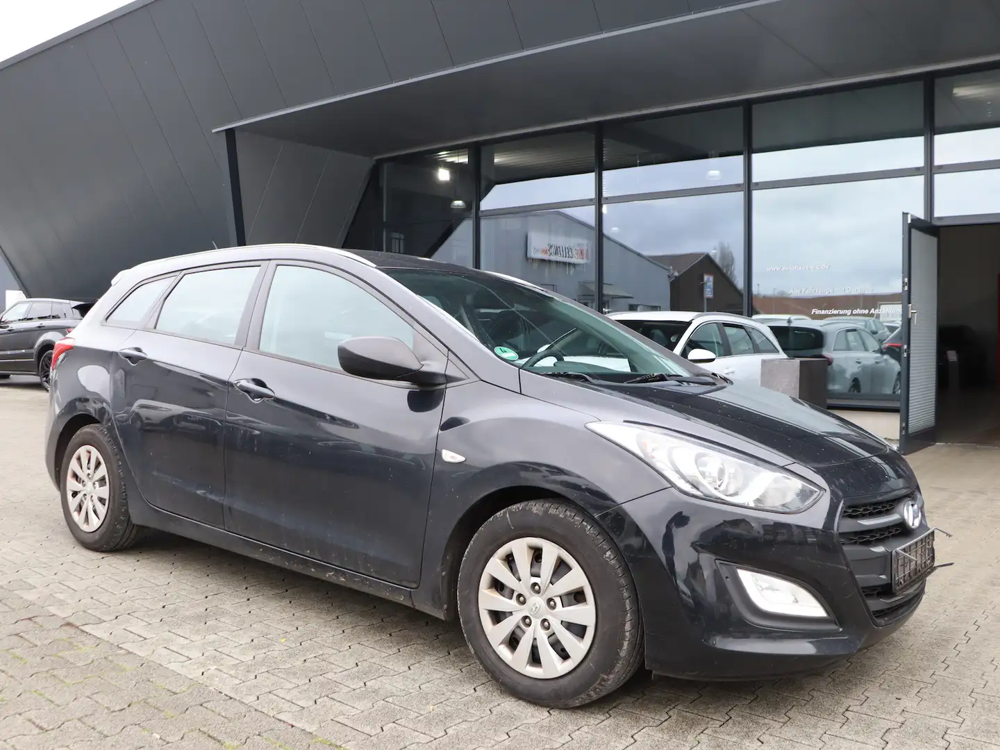 Hyundai i30 i30CW 1.4 CRDI / 1.HAND / TÜV-AU-09.2026 / Noir - 2