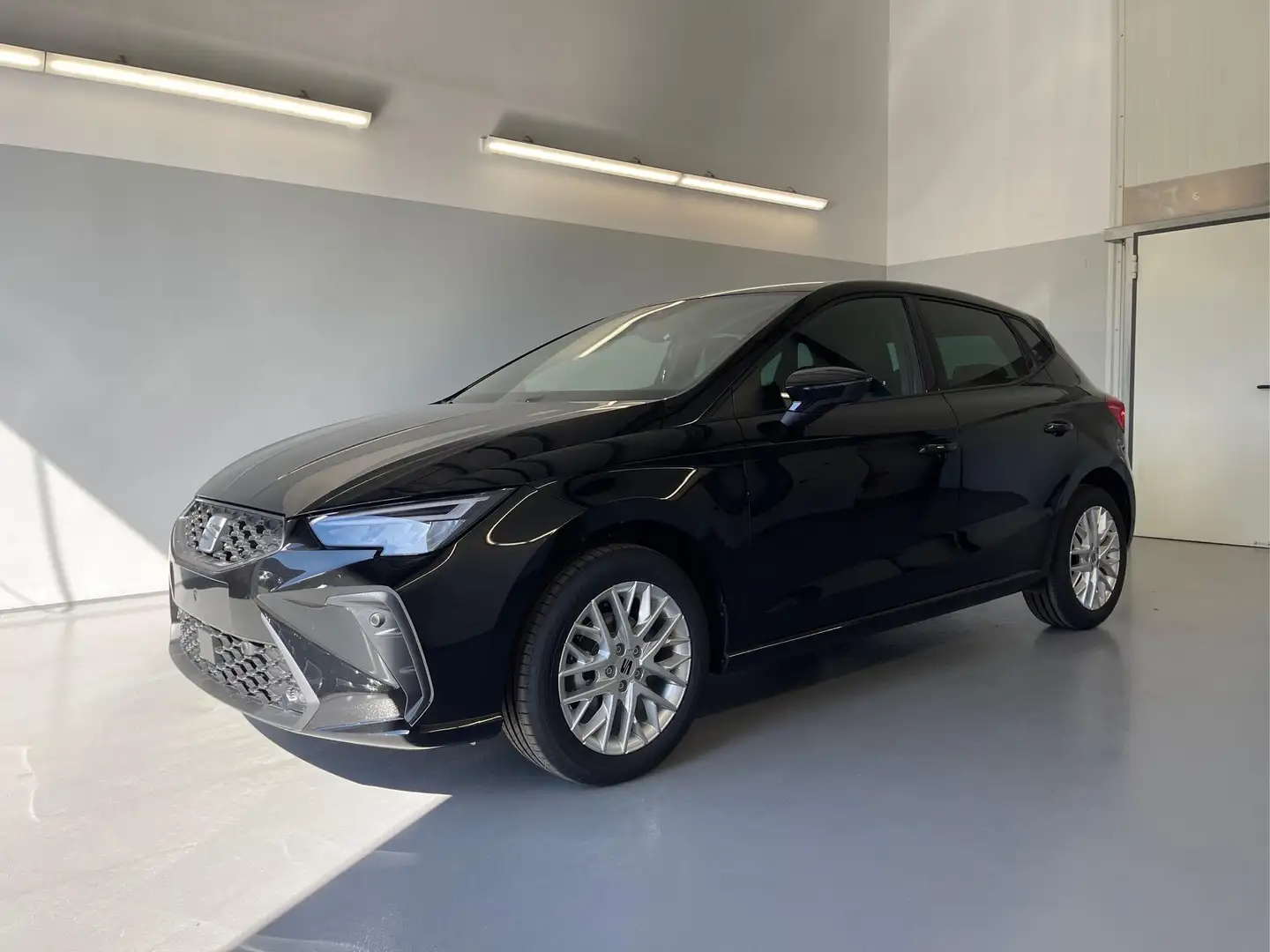 SEAT Ibiza Style 80PS Voll-LED+Kessy+PDC+Alarm+Sitzheizung... Schwarz - 1