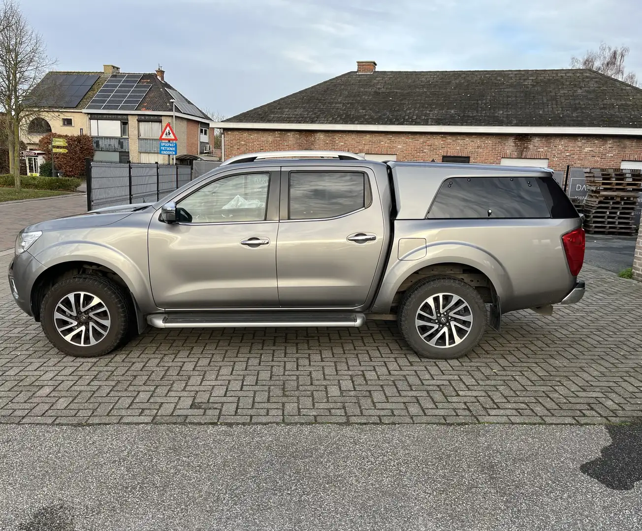 Nissan Navara NP300 Double Cab 7AT Tekna Grijs - 1