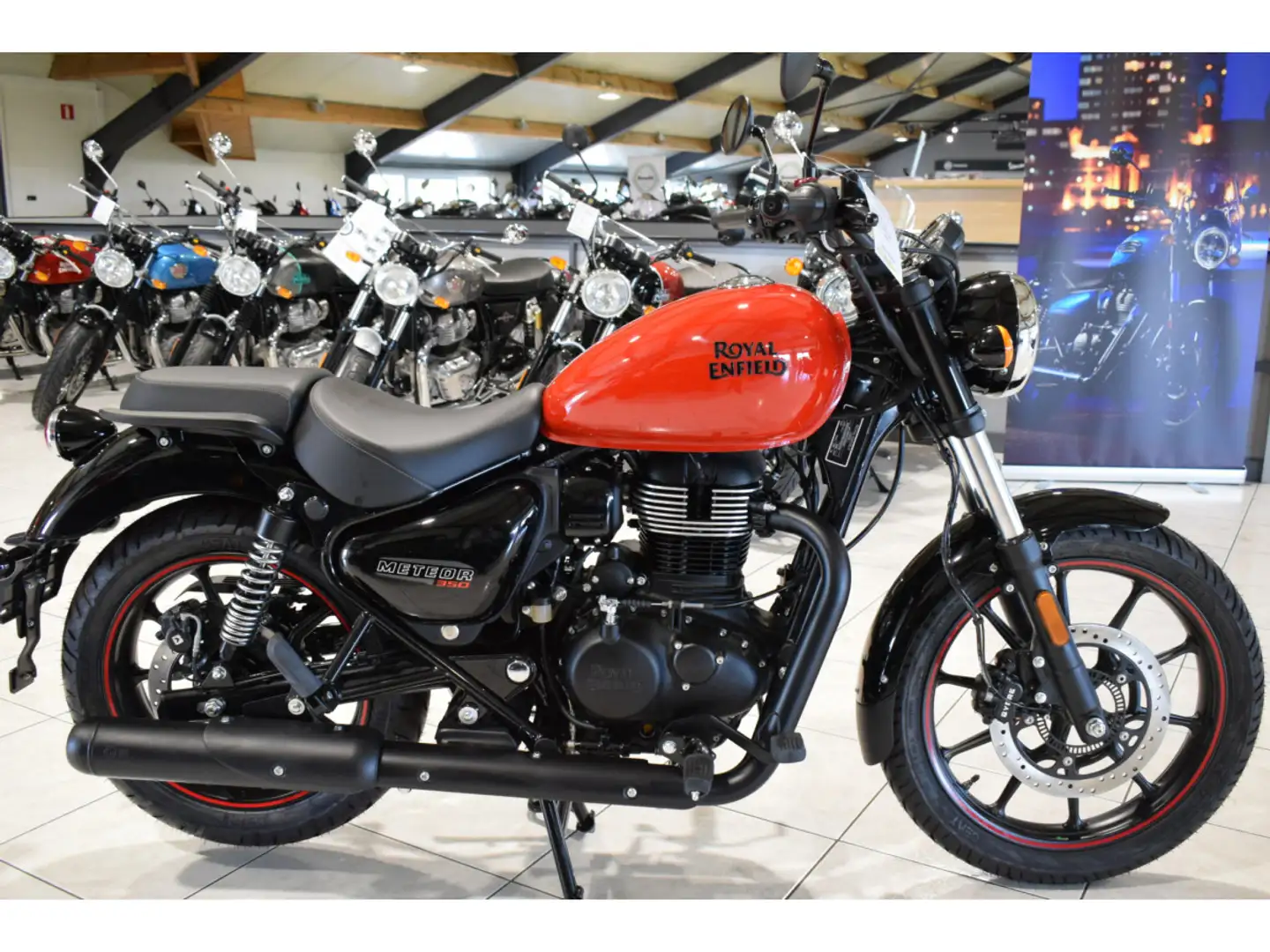 Royal Enfield Meteor 350 FIREBALL RED Rouge - 1