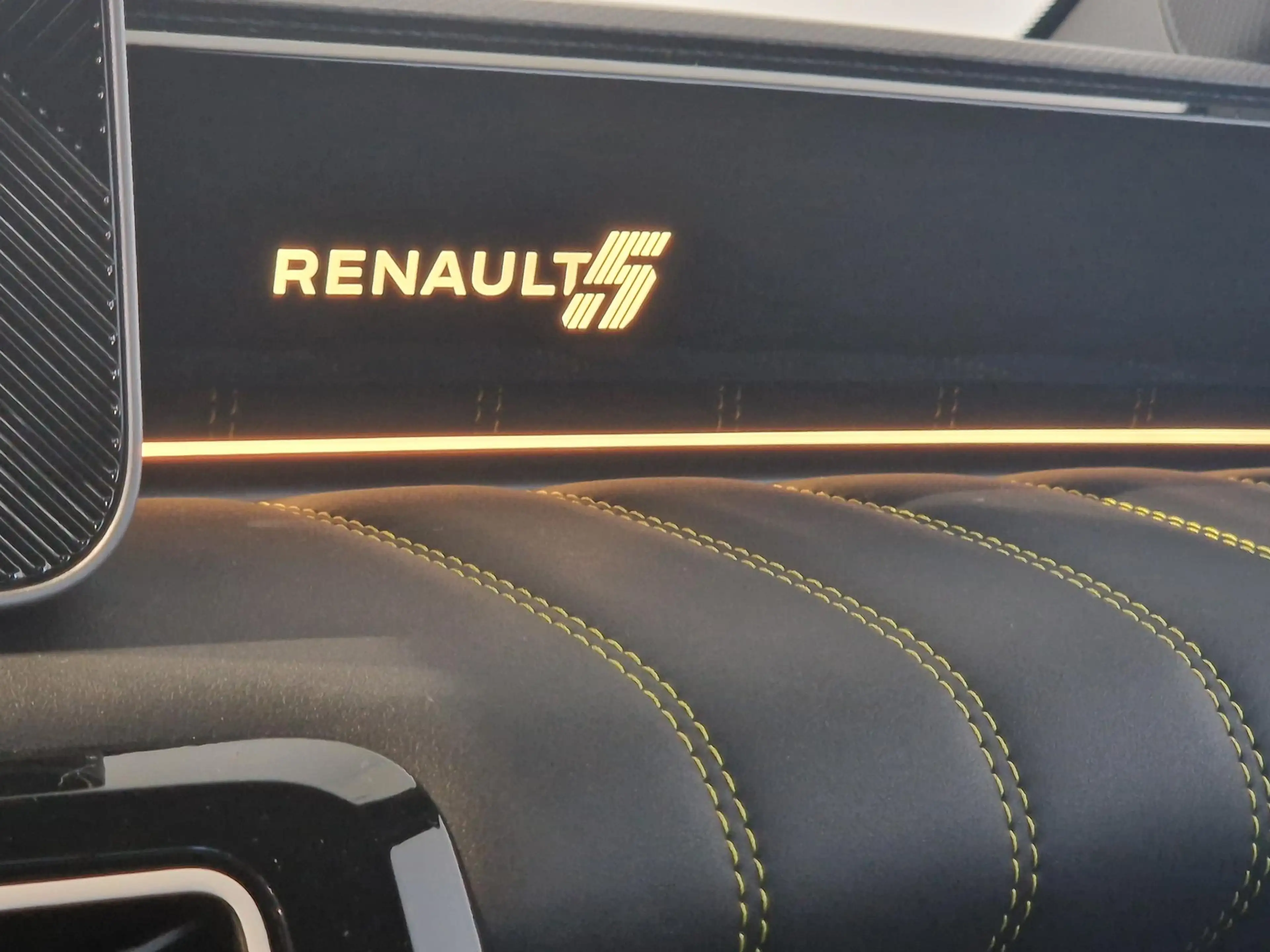 Renault R 5 comfort range iconic cinq 52 kWh DEMO | HARMAN KAR — photo 16