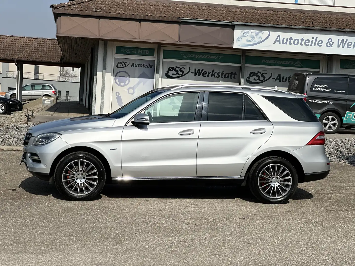 Mercedes-Benz ML 350 ML 350 CDI BlueTec (166.024) Grau - 2
