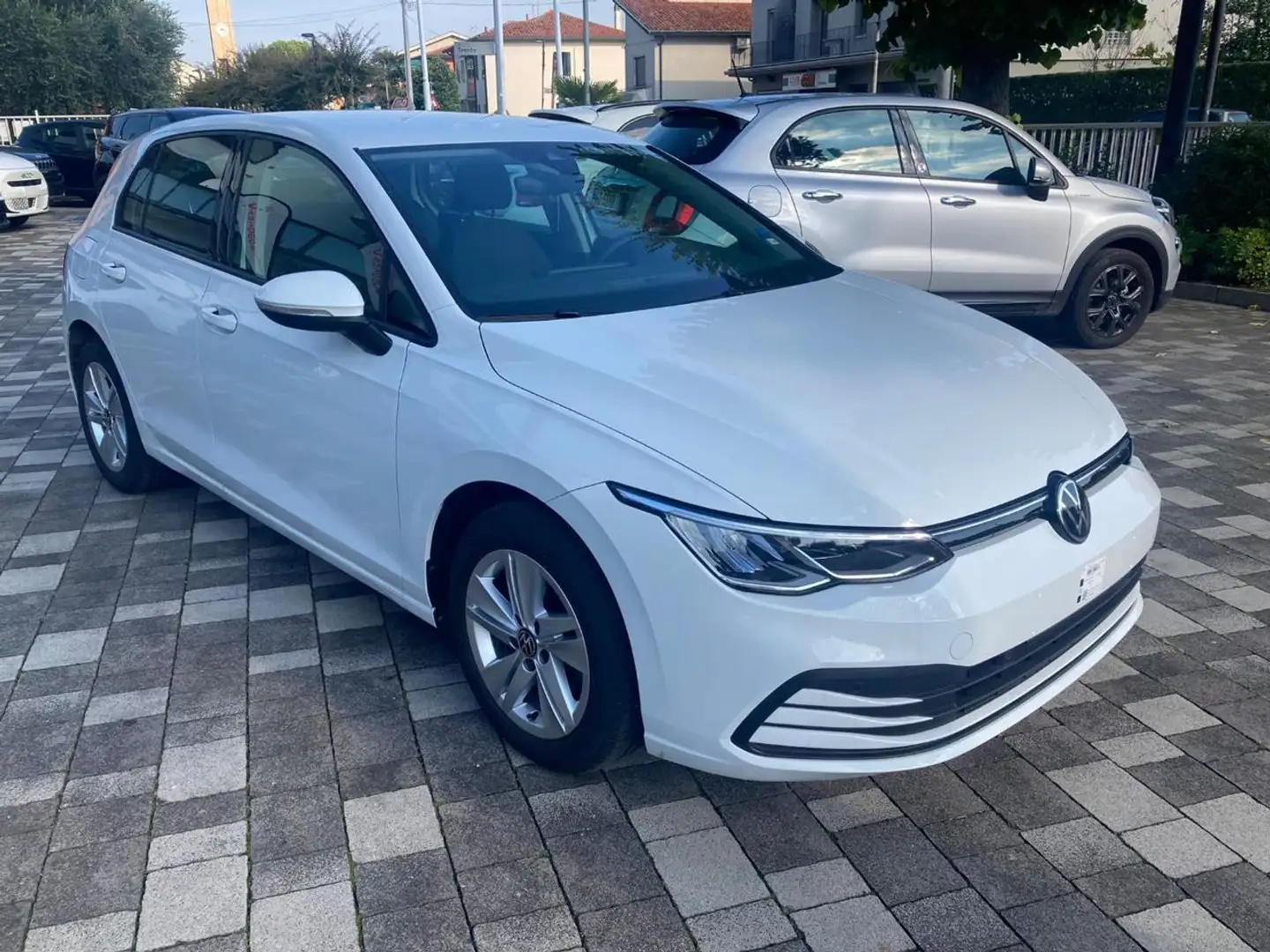 Volkswagen Golf 1.5 TGI DSG Life Bianco - 2