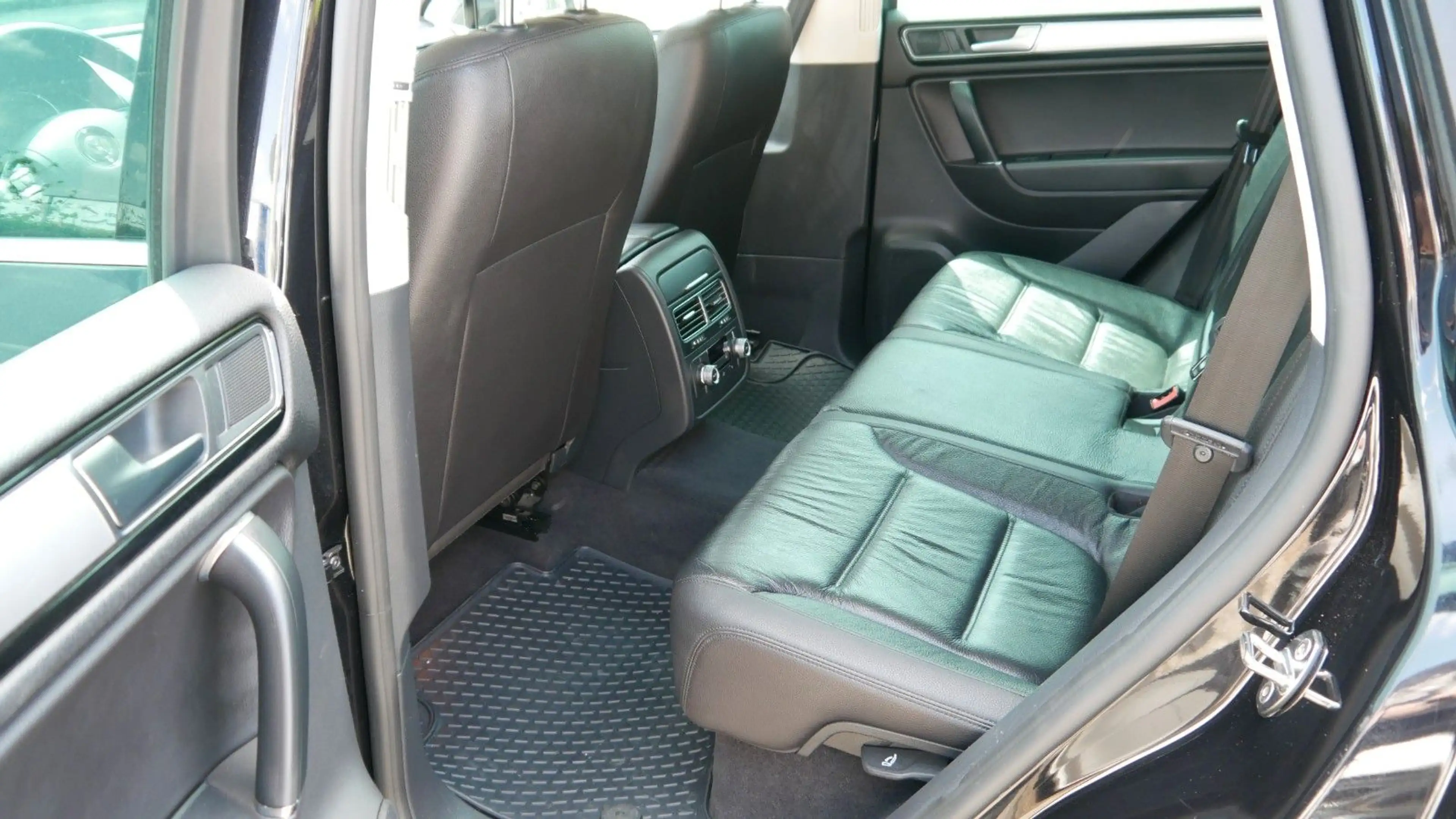 Volkswagen Touareg 4Motion — photo 10
