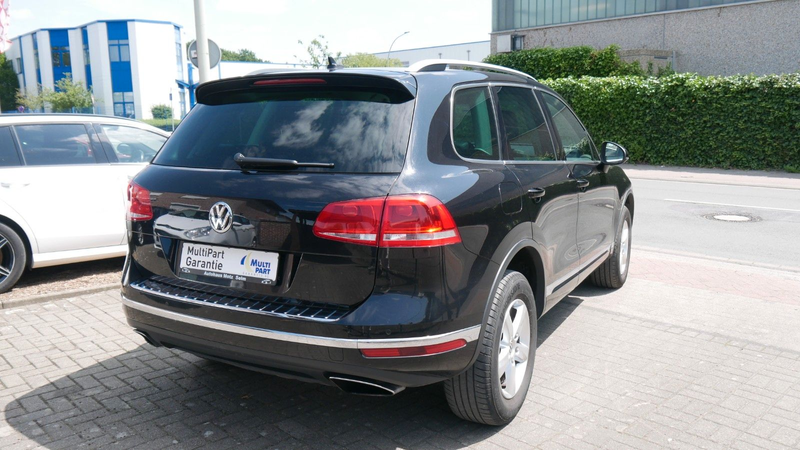 Volkswagen Touareg 4Motion — photo 8