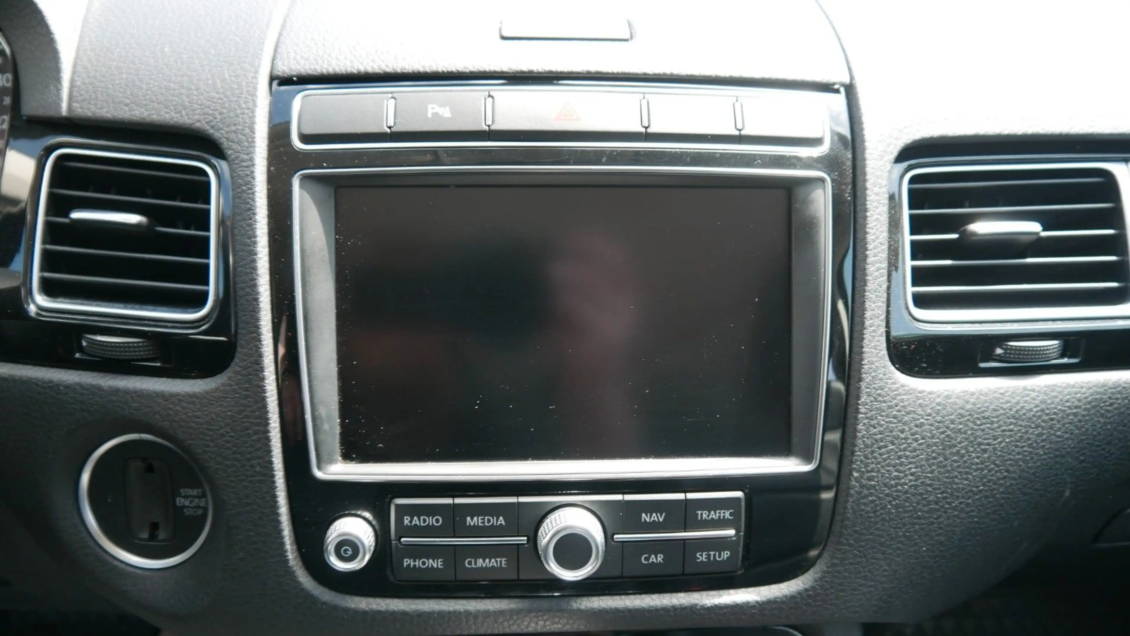 Volkswagen Touareg 4Motion — photo 12
