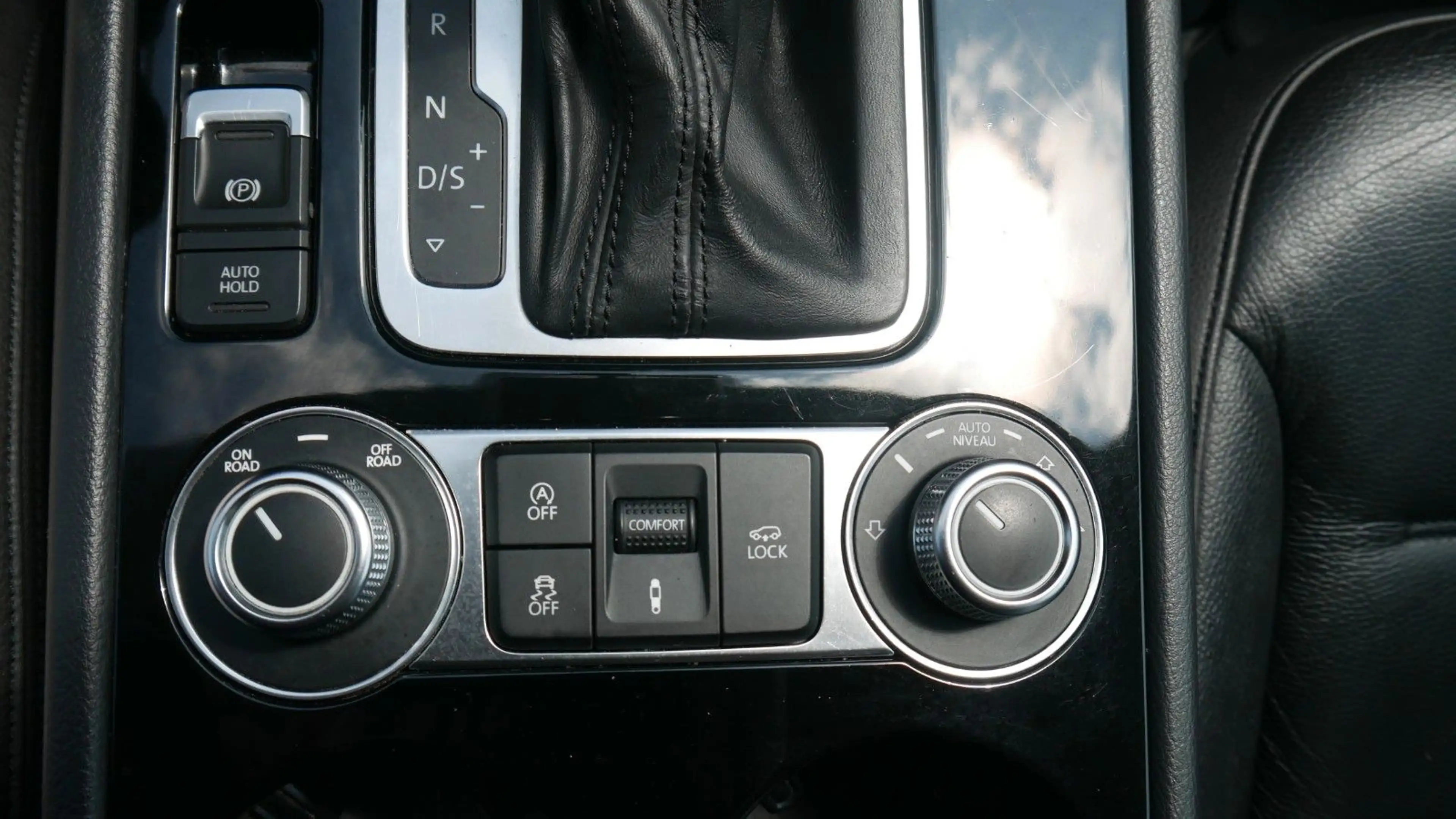 Volkswagen Touareg 4Motion — photo 14