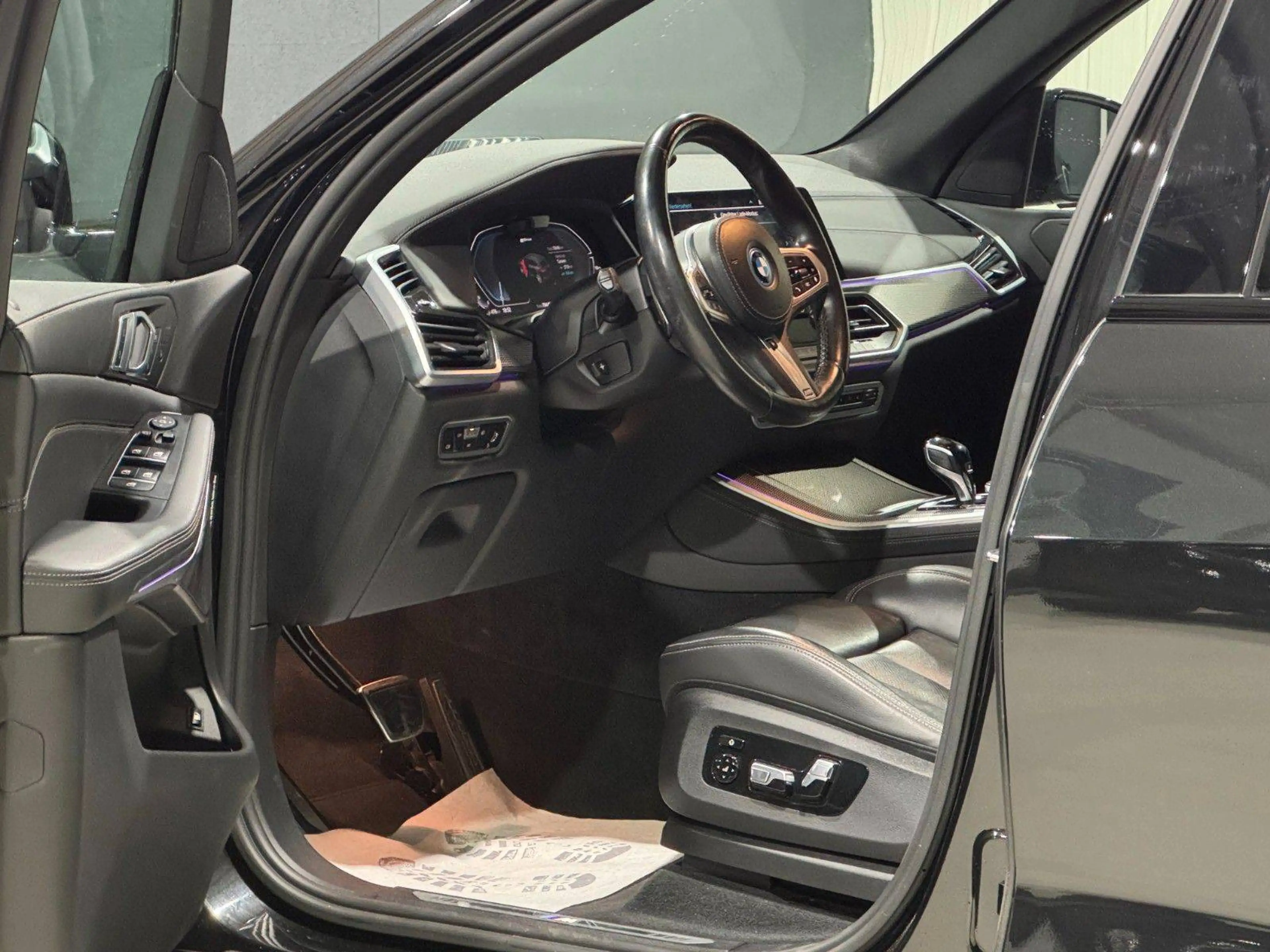 BMW X5 xDrive 45 e M Sport — photo 10