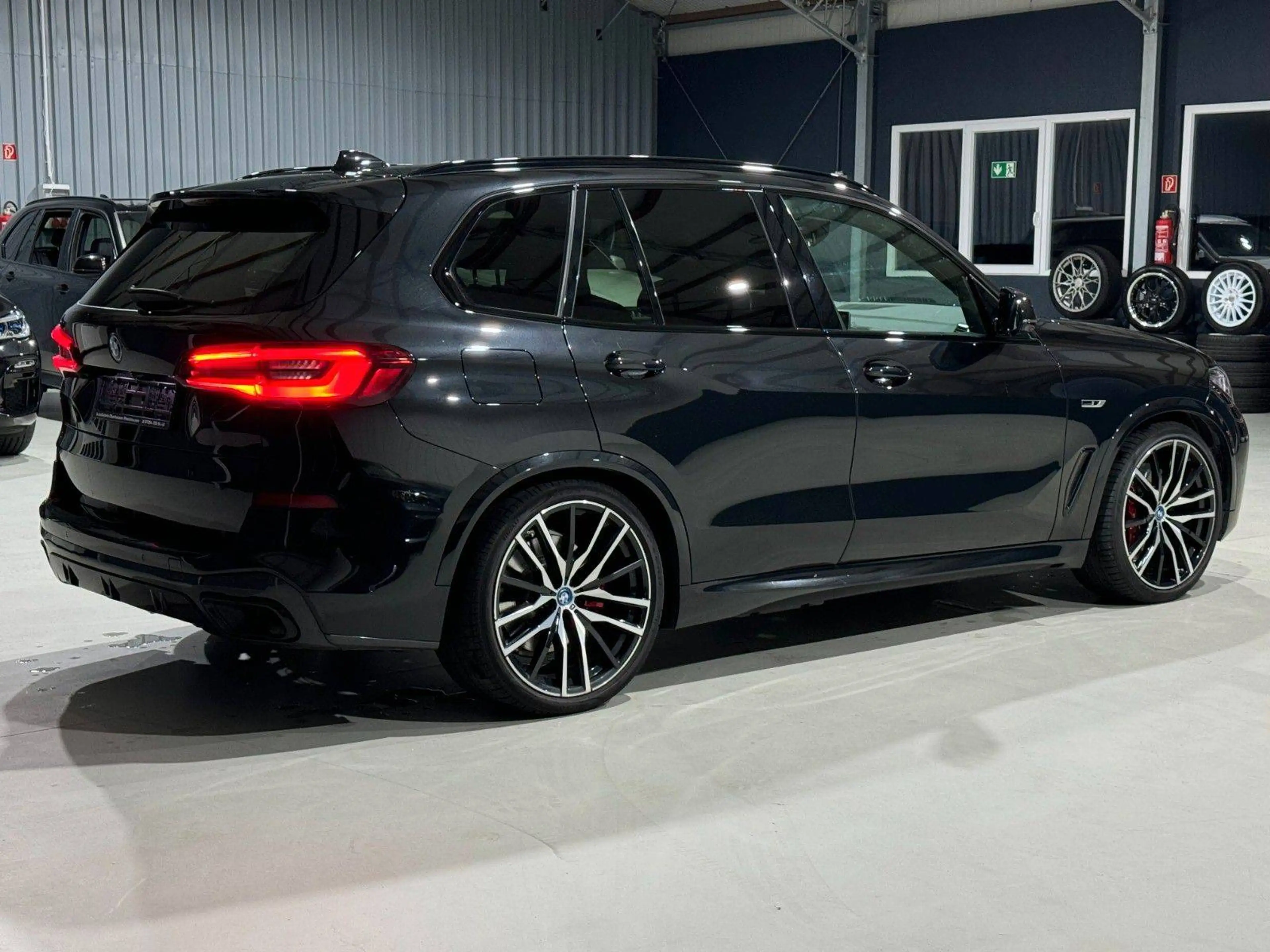 BMW X5 xDrive 45 e M Sport — photo 5