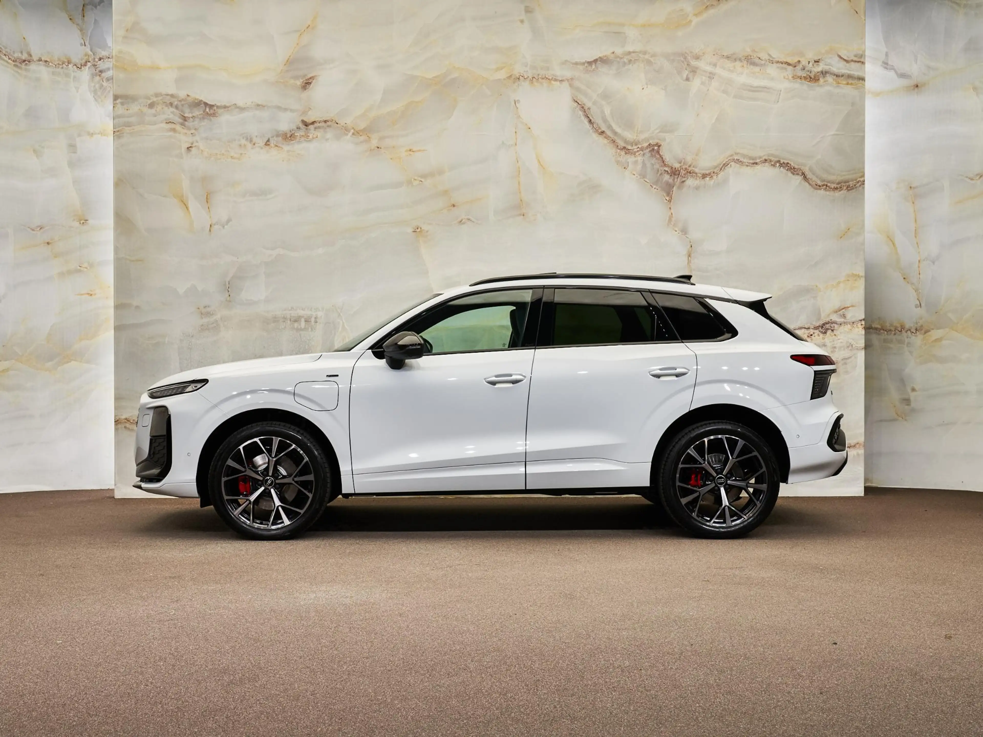 Audi Q3 E-Hybrid S Edition , pano, Tech Pro, 20", Sonos, O — photo 3