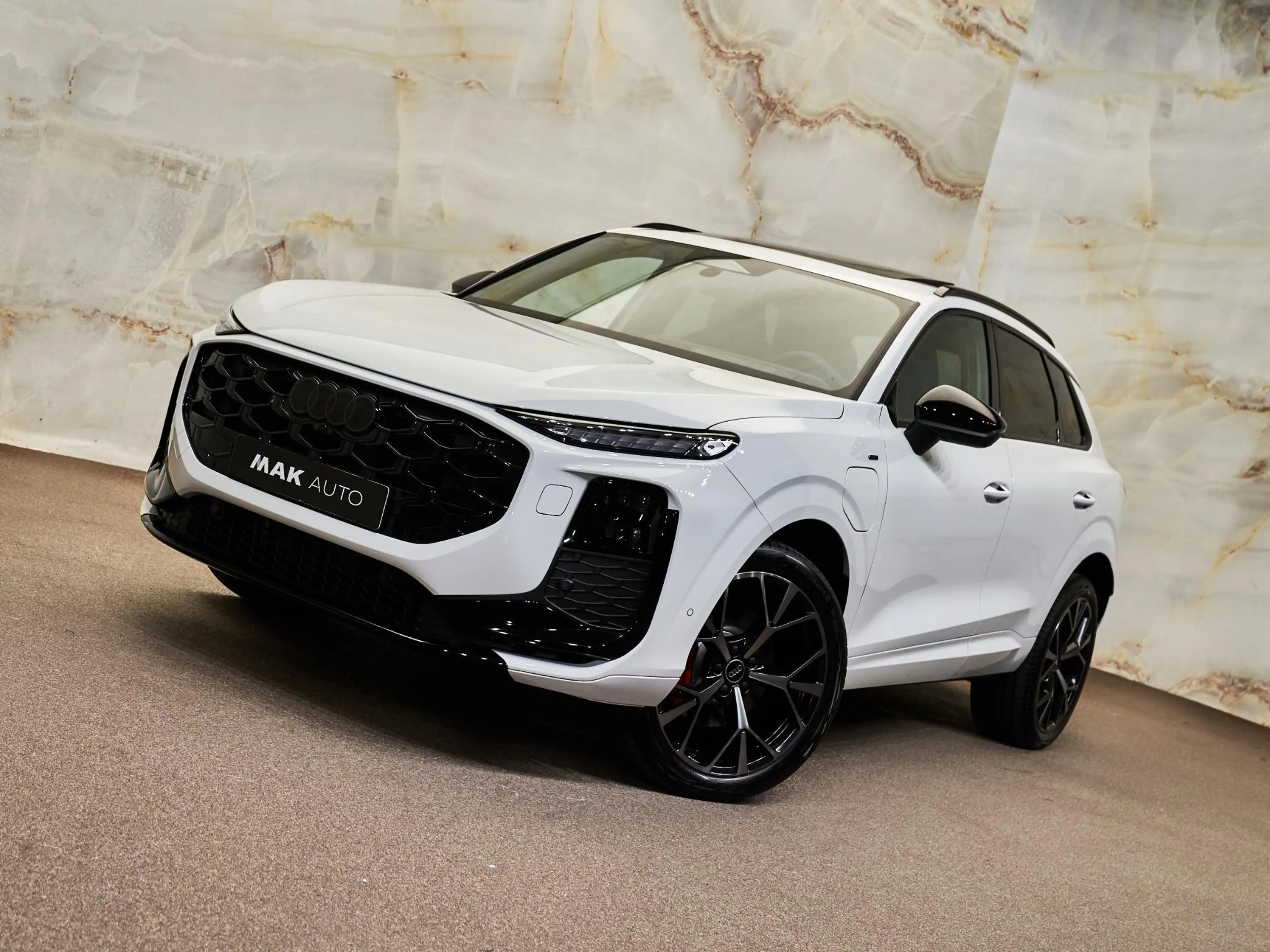 Audi Q3 E-Hybrid S Edition , pano, Tech Pro, 20", Sonos, O — photo 30