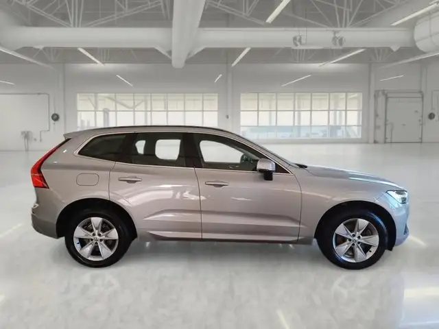 Volvo XC60 view 3