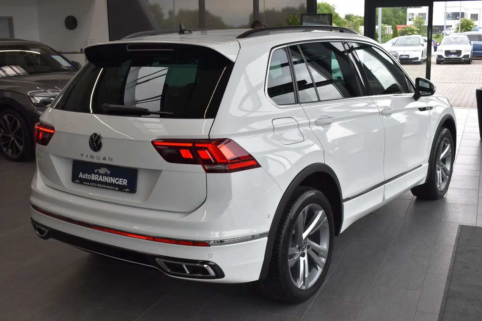Volkswagen Tiguan 2.0TDI DSG R-Line 4Motion IQLight~Virtual Weiß - 2