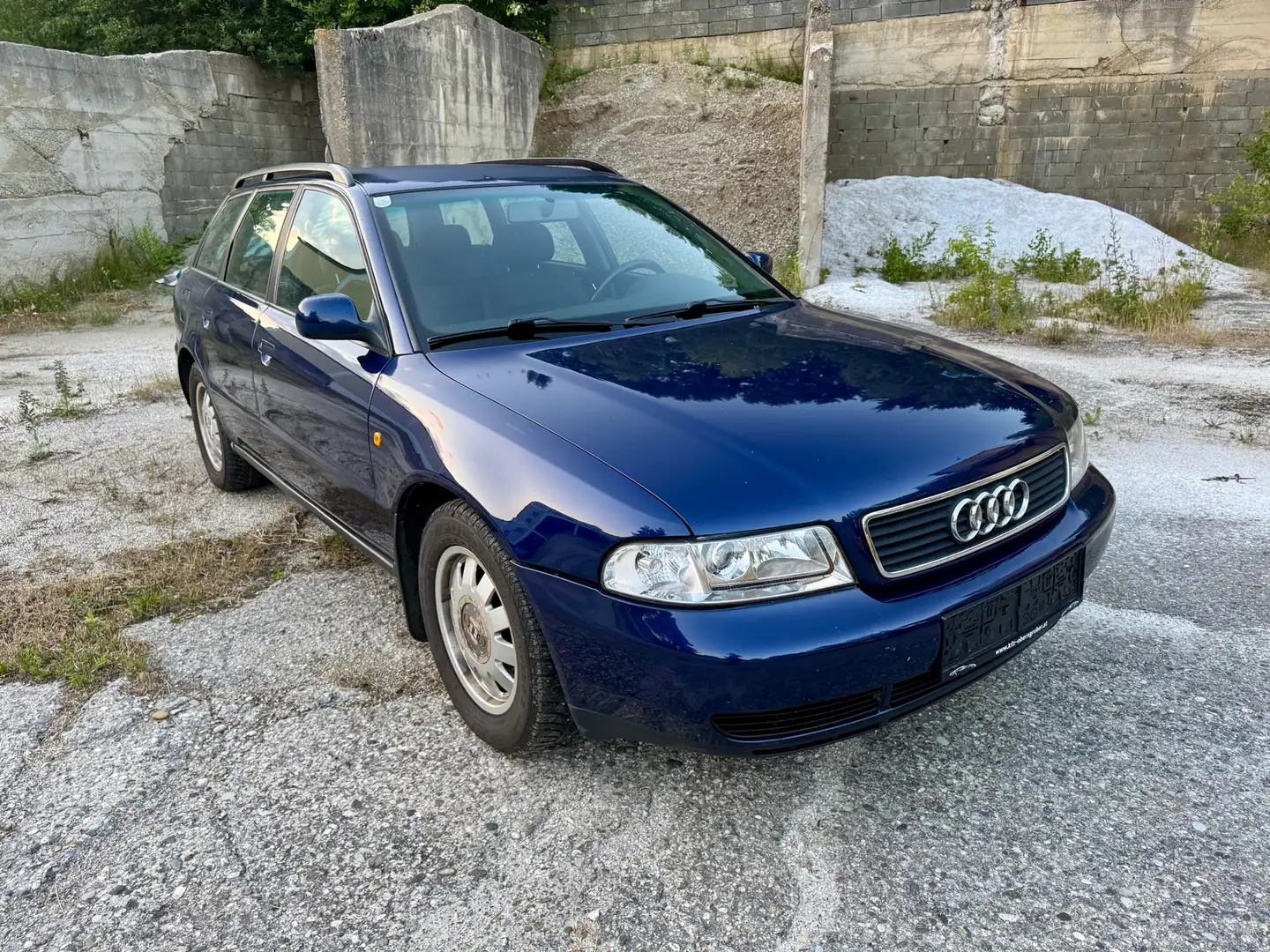 Audi A4 Avant 1,9 TDI Bleu - 1