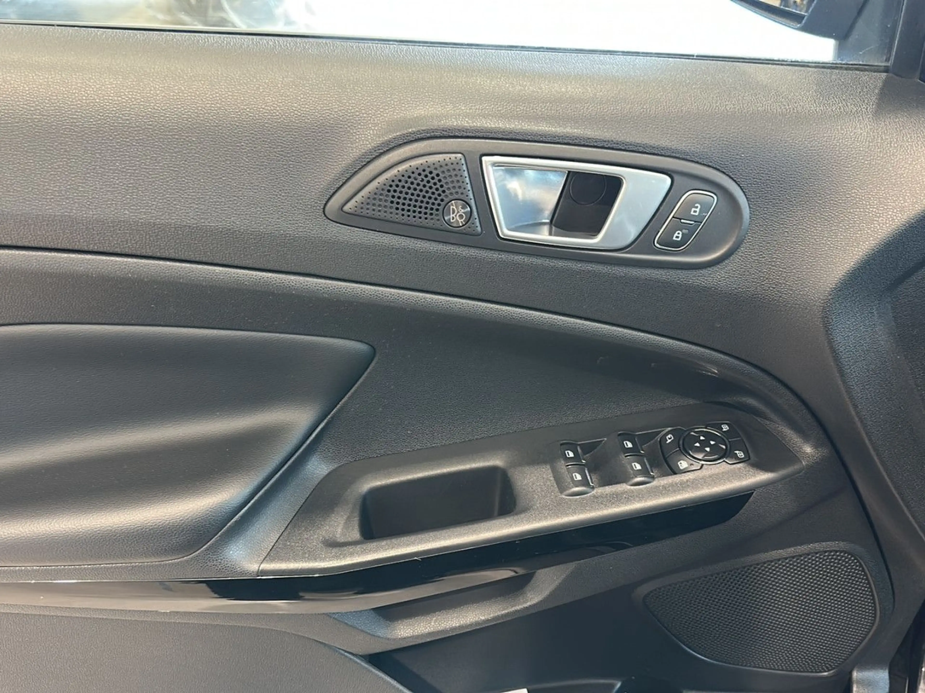 Ford EcoSport Titanium Tempomat Bluetooth Navi LED — photo 8