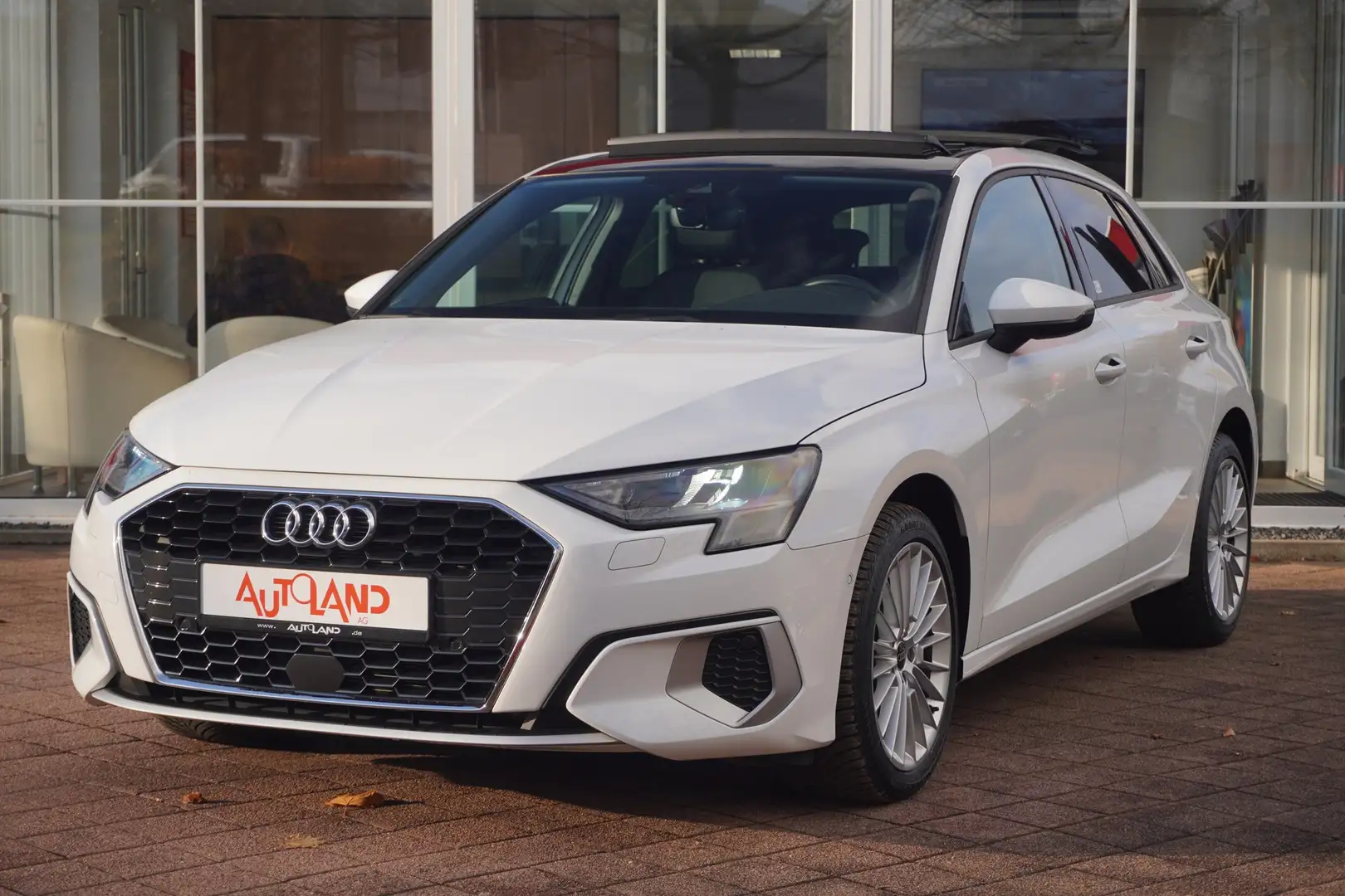 Audi A3 Sportback 30 TFSI LED Navi Panorama ACC PDC Bianco - 2