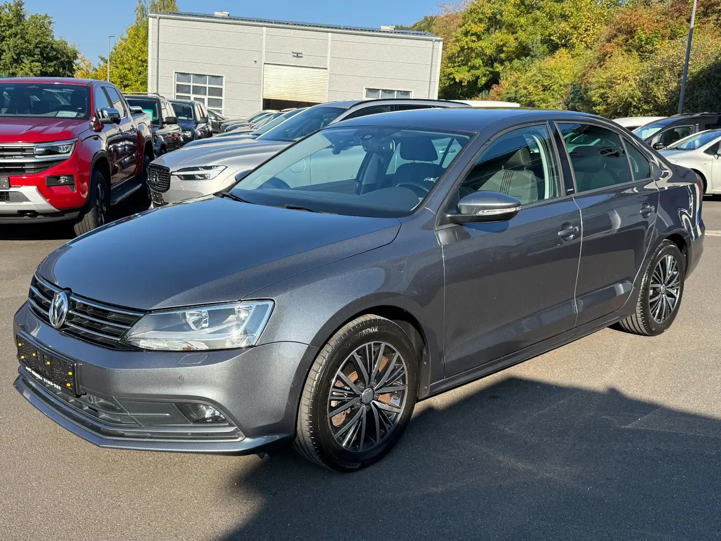 Volkswagen Jetta VI Allstar TSI DSG GRA Nav Kamera PDC SHZ Grau - 2