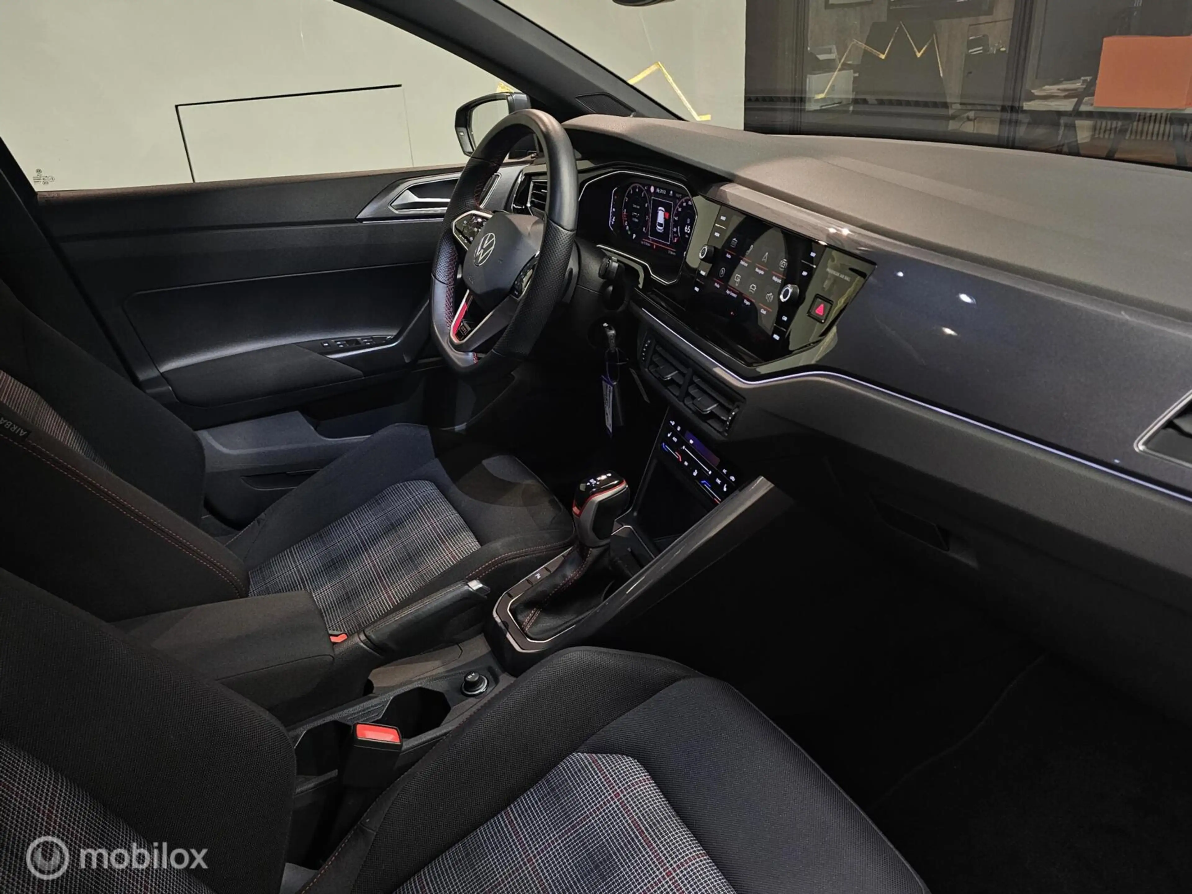 Volkswagen Polo GTI 2.0 TSI Panorama/IQ Light/Carplay — photo 40