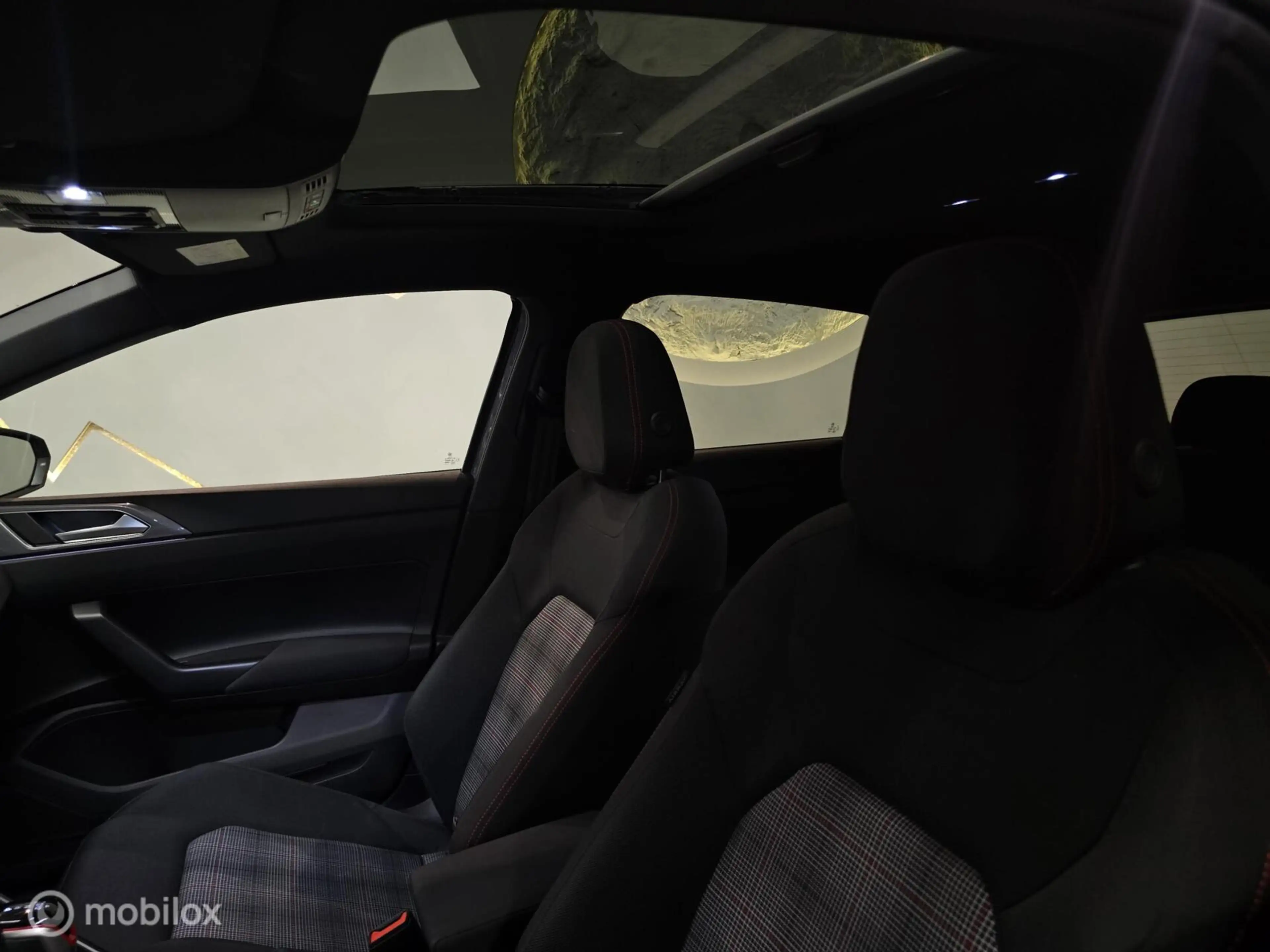 Volkswagen Polo GTI 2.0 TSI Panorama/IQ Light/Carplay — photo 37