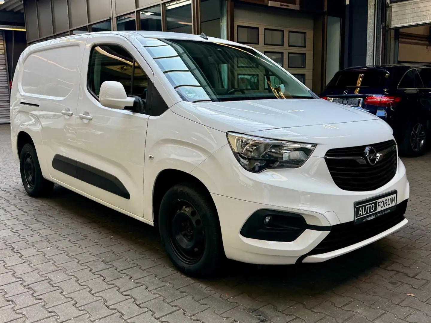 Opel Combo 1.5 CDTI XL L2 AUTOMATIK AHK KLIMA PDC USB Weiß - 2