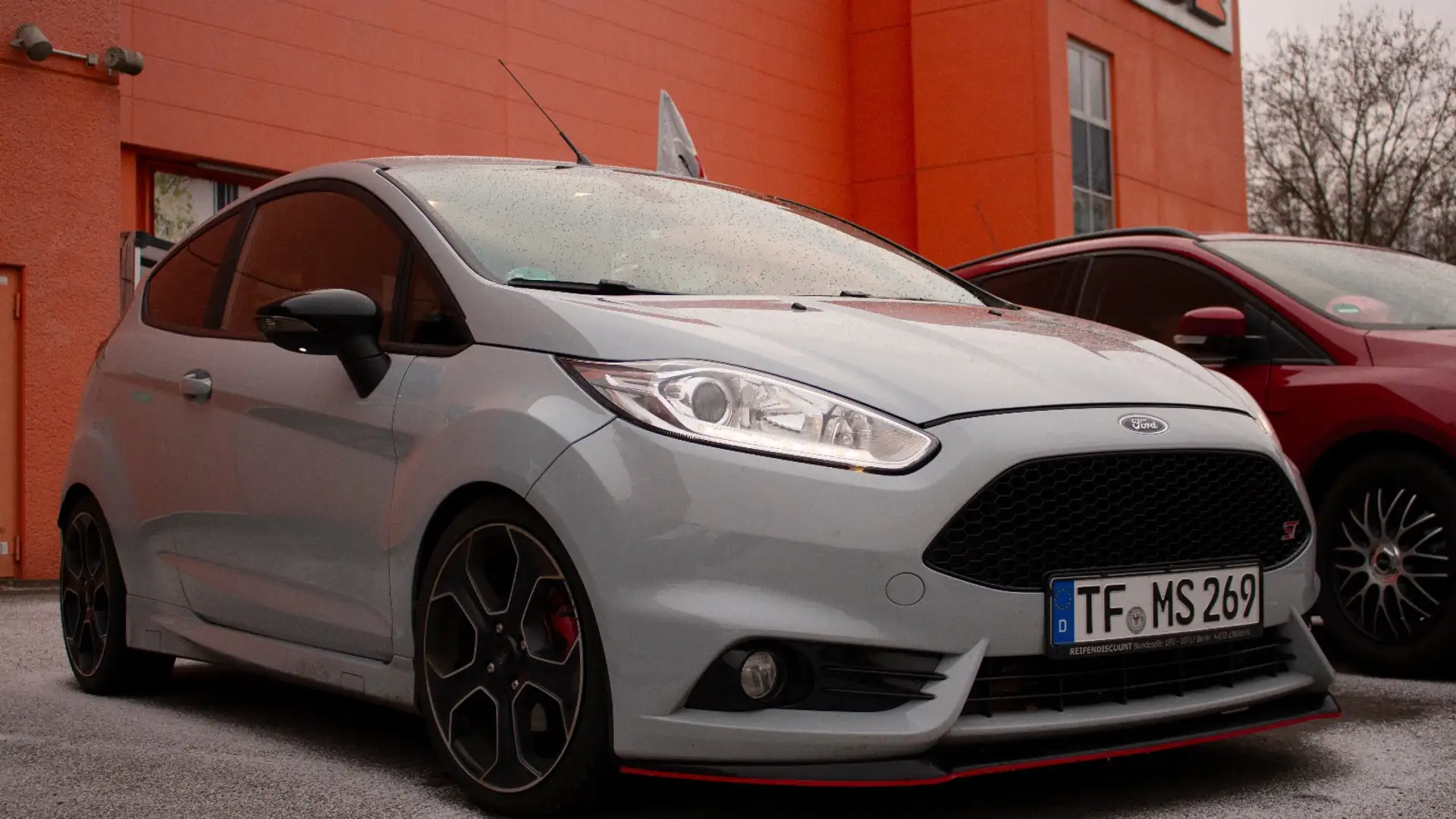 Ford Fiesta Fiesta MK7 1.6 EcoBoost ST200 Grau - 1