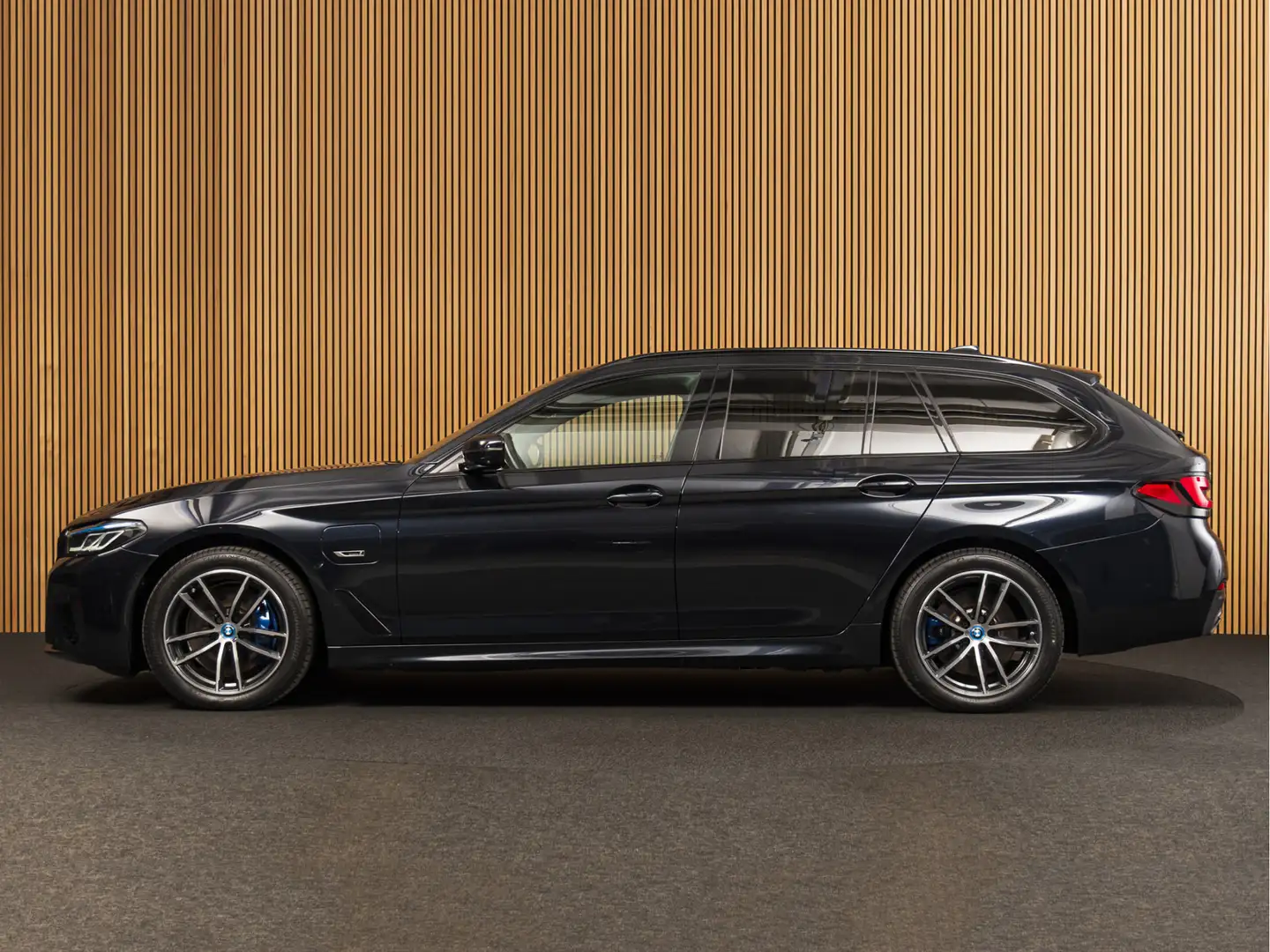BMW 530 5-serie Touring 530e xDrive MSPORT-PANO-H/K-HUD-LA Schwarz - 2