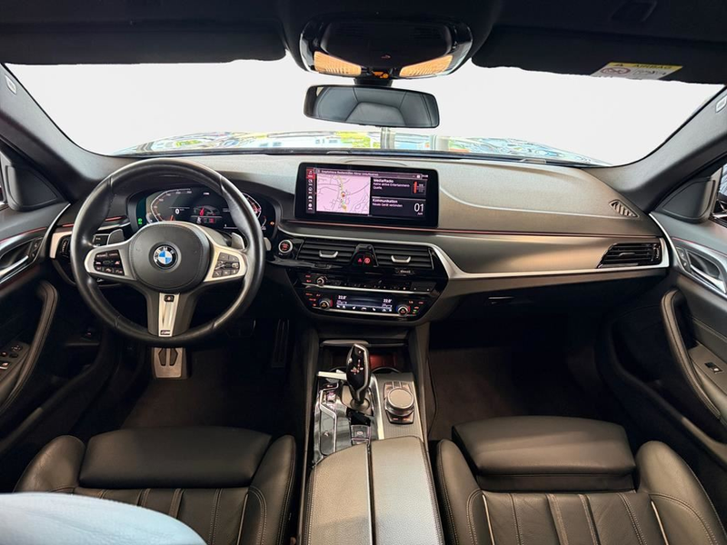 BMW 520 M Sport — photo 11