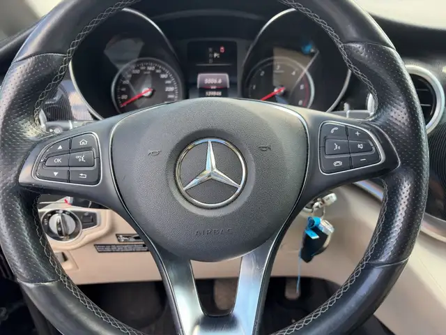 Mercedes-Benz 250 view 10