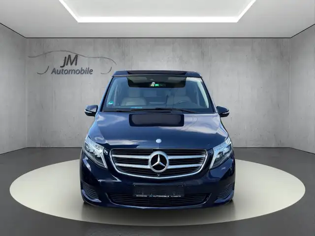 Mercedes-Benz 250 view 2