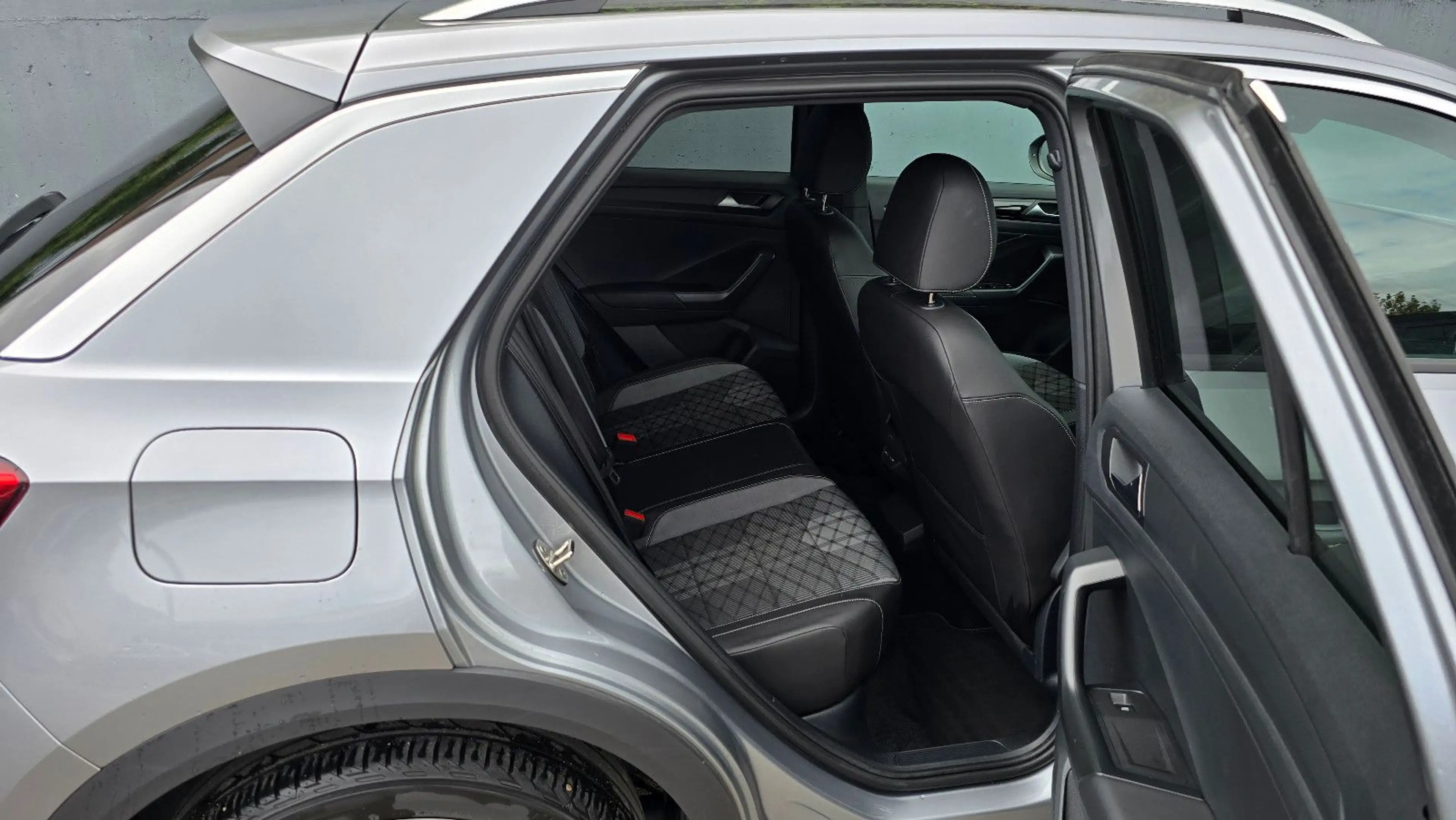 Volkswagen T-Roc 2.0 TDI DSG 3 x R-Line Virtual/ACC/K-less — photo 8