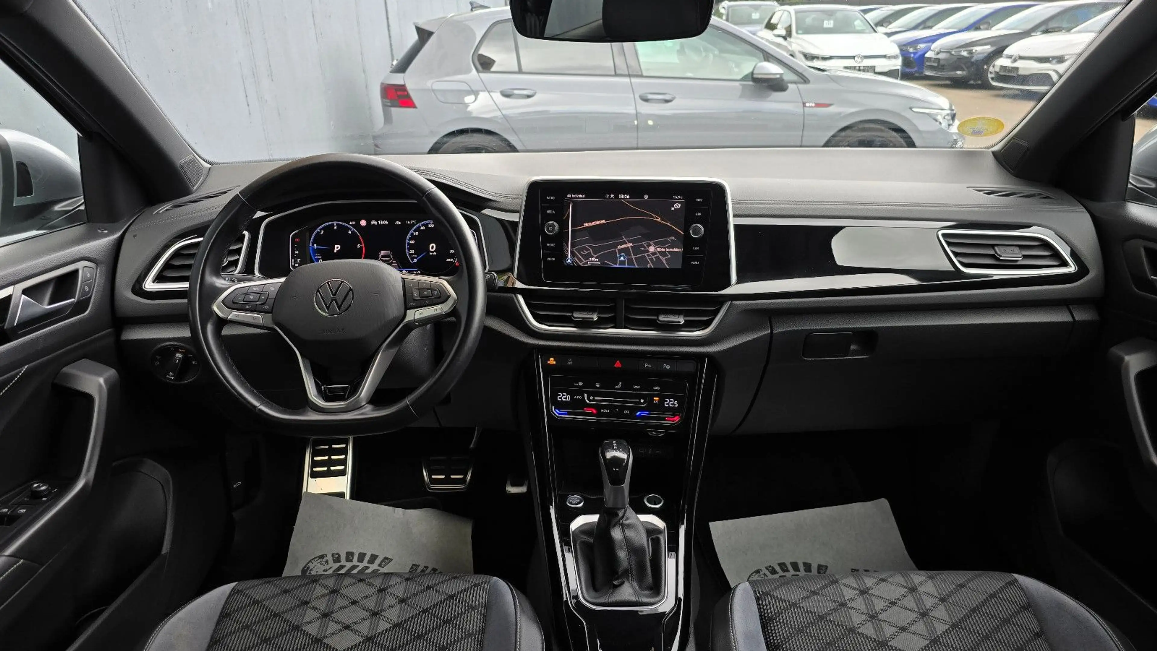 Volkswagen T-Roc 2.0 TDI DSG 3 x R-Line Virtual/ACC/K-less — photo 5