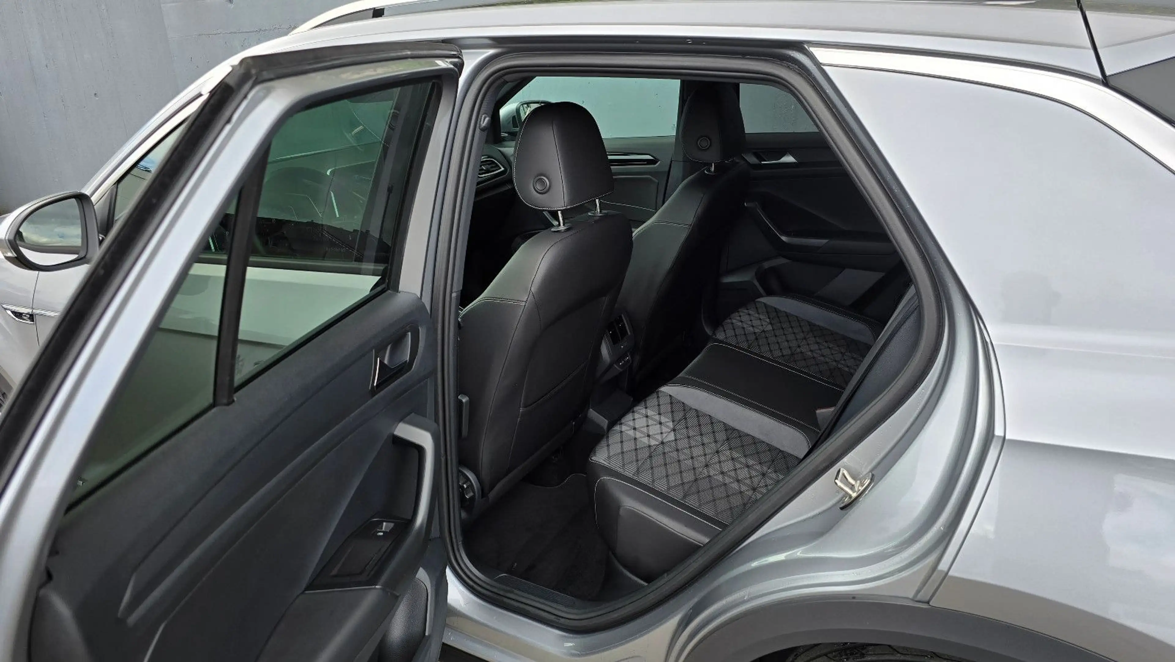 Volkswagen T-Roc 2.0 TDI DSG 3 x R-Line Virtual/ACC/K-less — photo 9