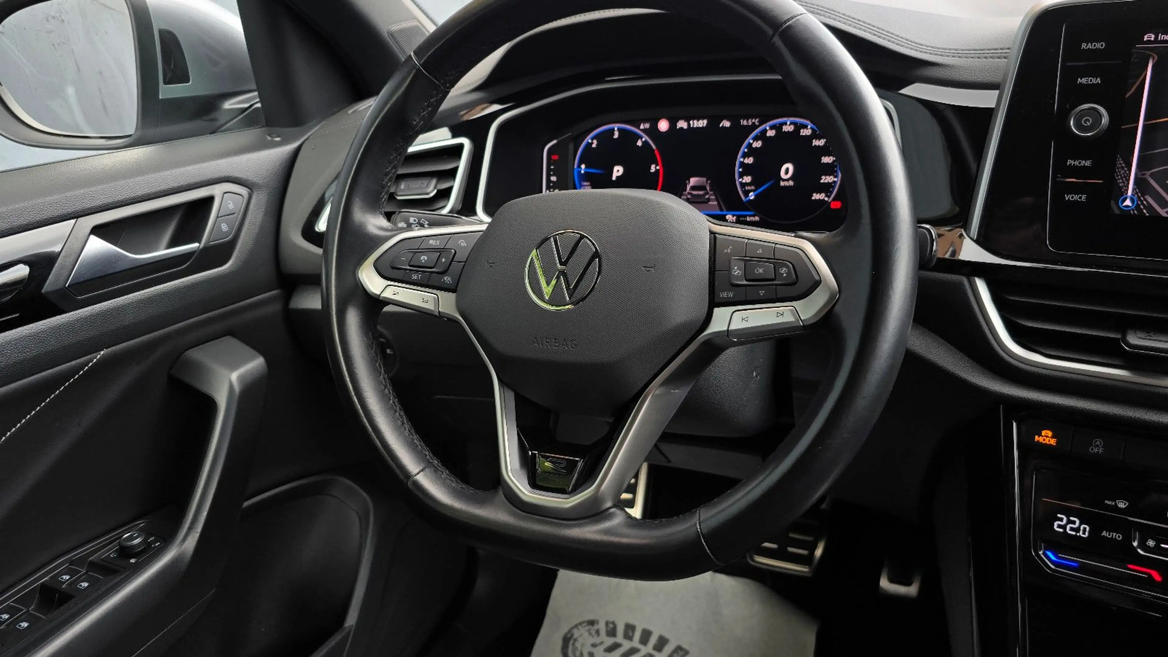 Volkswagen T-Roc 2.0 TDI DSG 3 x R-Line Virtual/ACC/K-less — photo 12
