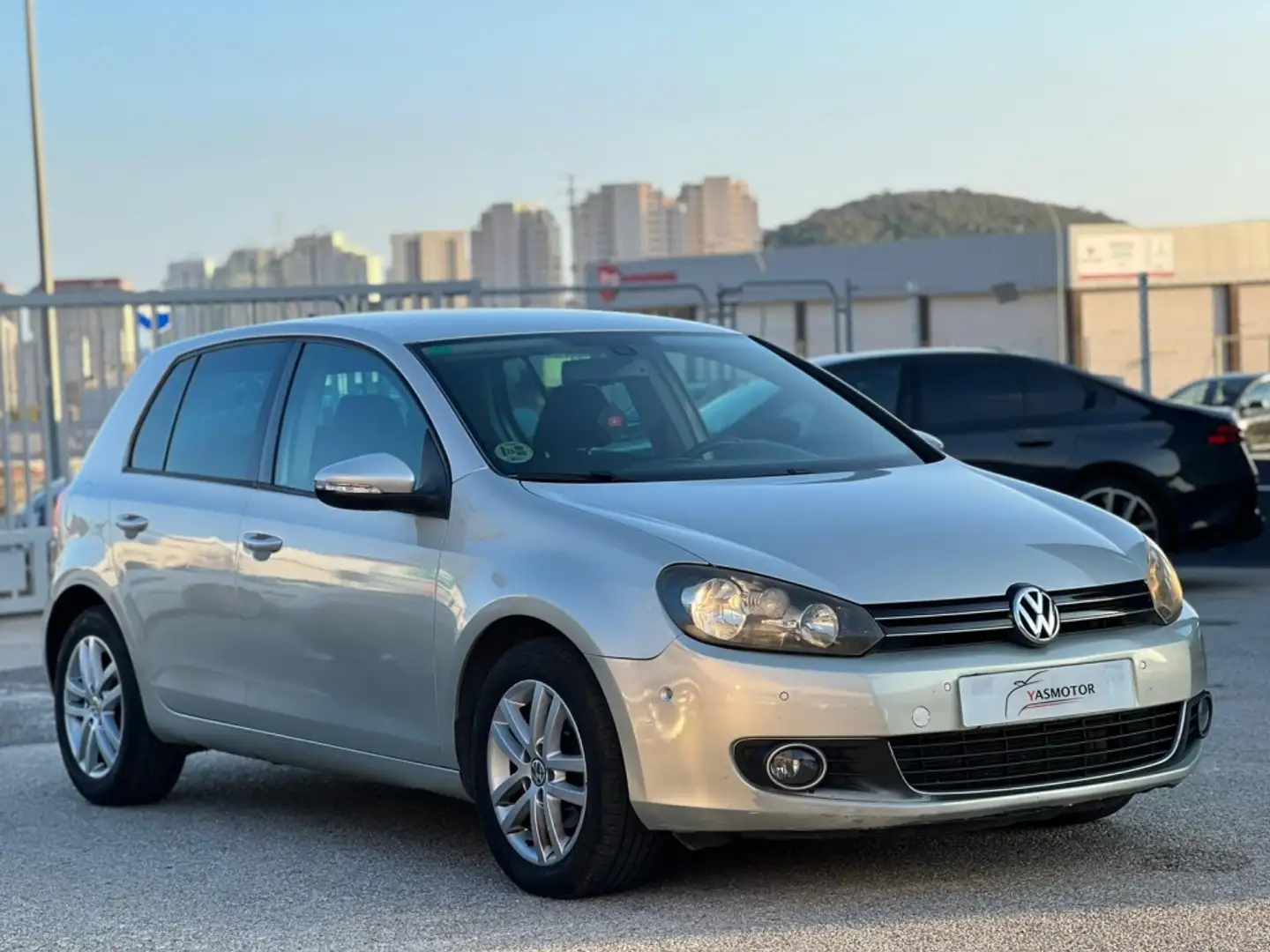 Volkswagen Golf 1.6TDI CR Advance DSG 105 Beige - 1