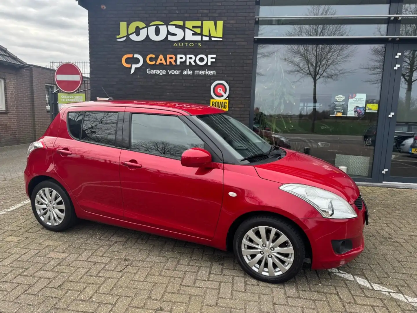 Suzuki Swift 1.2 EXCLUSIVE EASSS Rojo - 2
