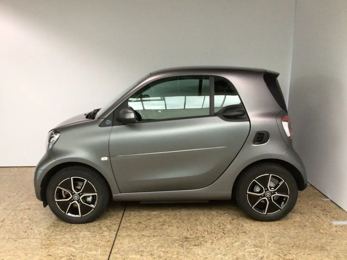 smart forTwo smart EQ fortwo Exclusive/22 kW/Winter/Kamera LED Grau - 2