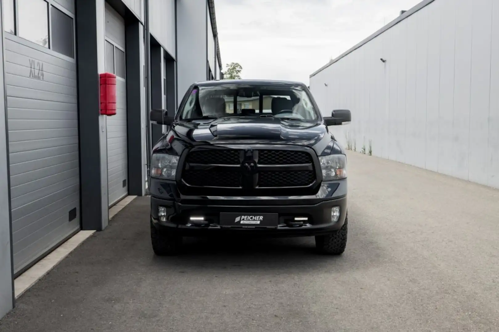 RAM 1500 Ram 1500 Classic SLT Crew Cab 5'7''-Bed 4x4 Schwarz - 2